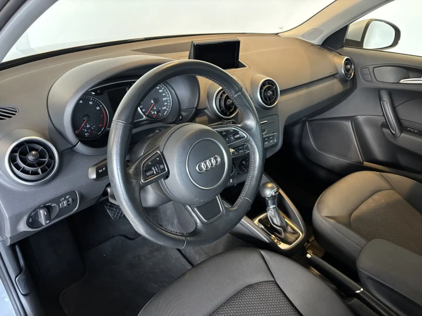 Audi A1 Sportback 1.0 TFSI Adrenalin S-Line 17" inch, Airc Gris - 2