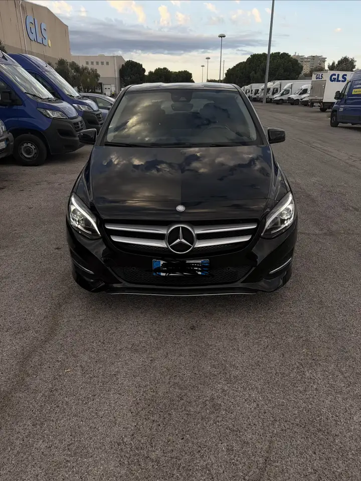 Mercedes-Benz B 180