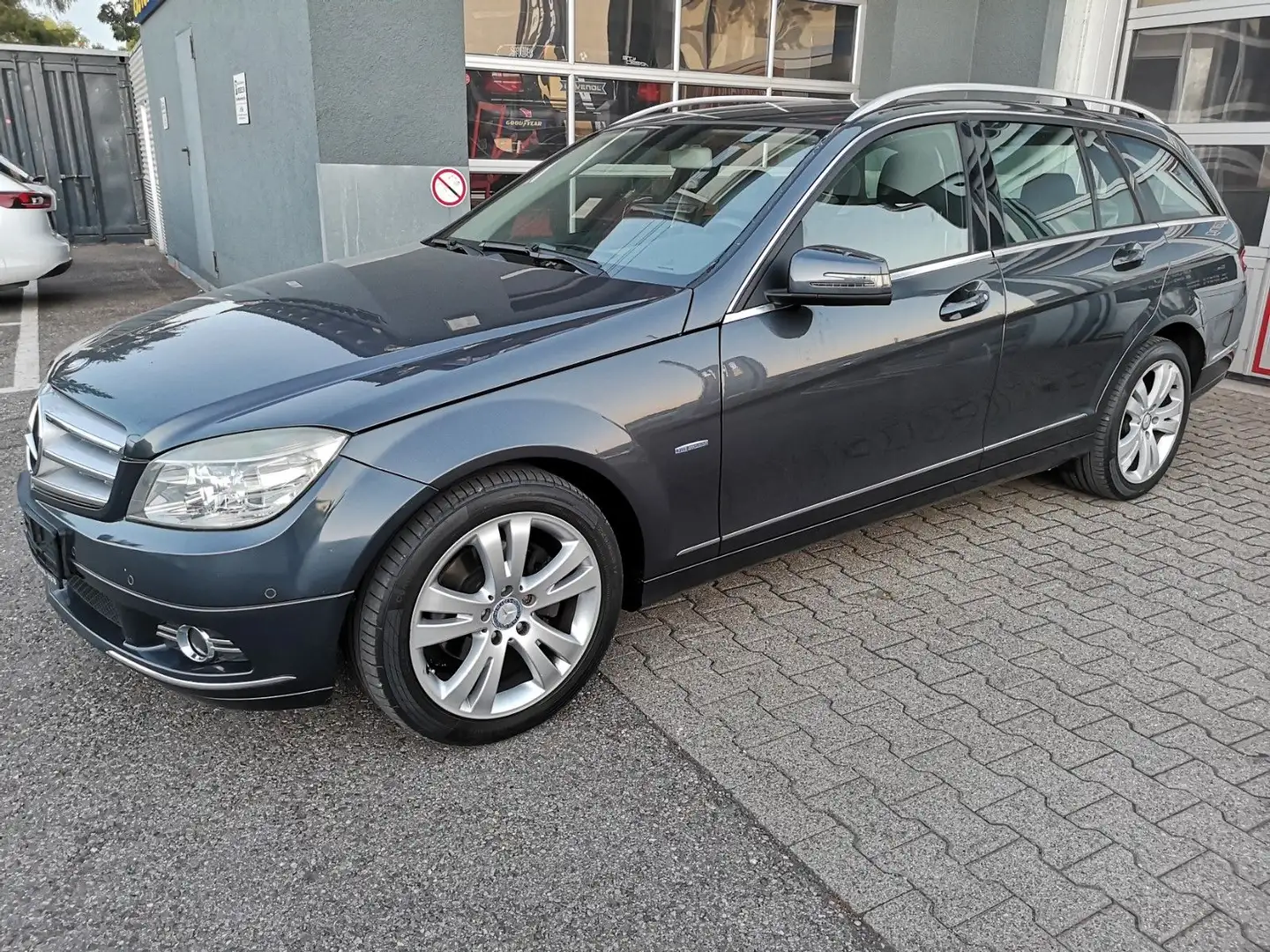 Mercedes-Benz C 180 T CGI Avantgarde Lückenlos MB Scheckheft Gris - 1