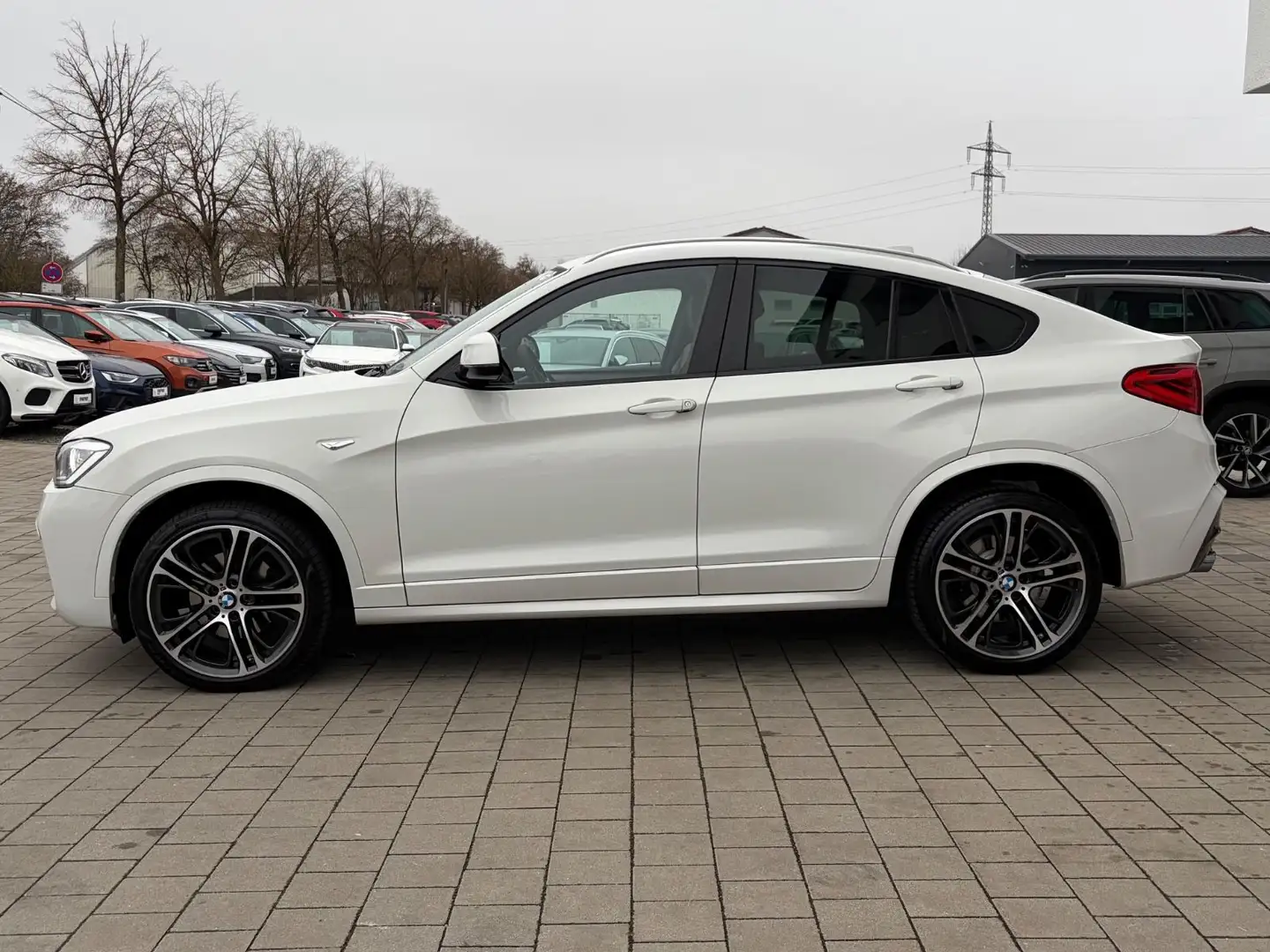 BMW X4 xDrive30d M Sport AHK Schiebedach Sport Aut. Weiß - 2