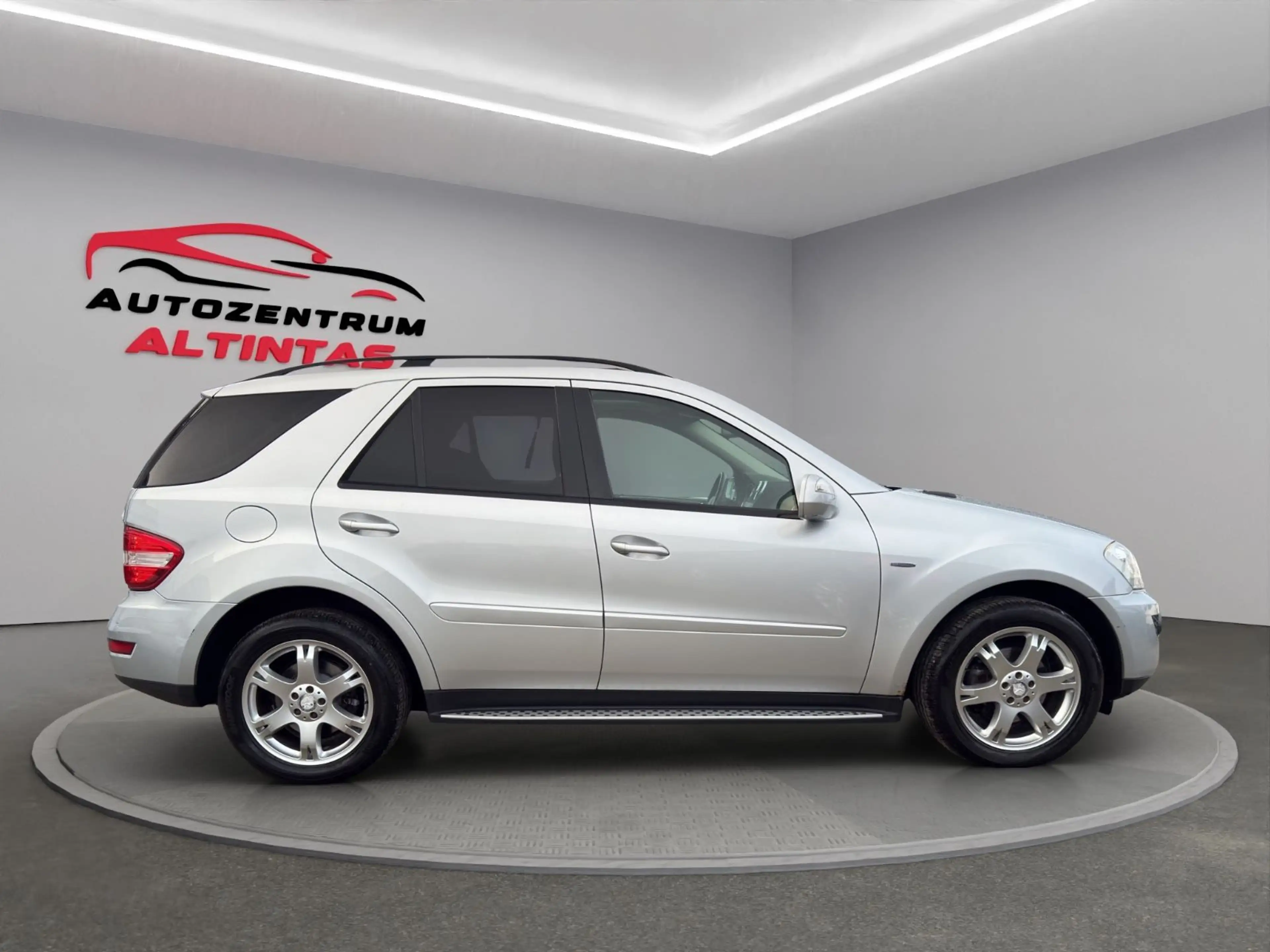 Mercedes-Benz ML 300 CDI BlueE*FACELIFT*SHD*NAVI*XEN*AHK*LEDER — photo 8