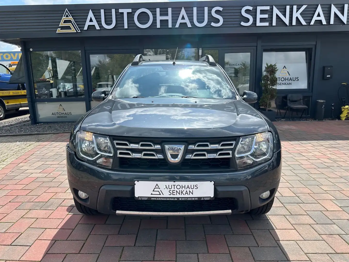 Dacia Duster I Laureate 4x2*1.HAND*NAVI+ALU*KLIMA*AHK* Grey - 2