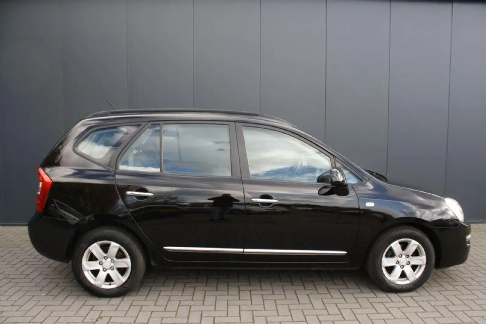 Kia Carens 2.0 CVVT X-ecutive LPG G3 - 1e EIGENAAR - CLIMA - Schwarz - 2