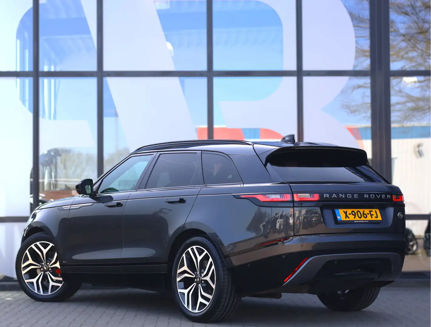 Land Rover Range Rover Velar 2.0 I4 AWD R-Dynamic HSE *ACC*Lucht*HUD*Massage*Pa Grijs - 2