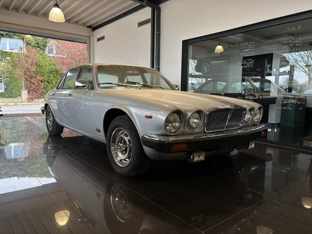 Jaguar XJ6