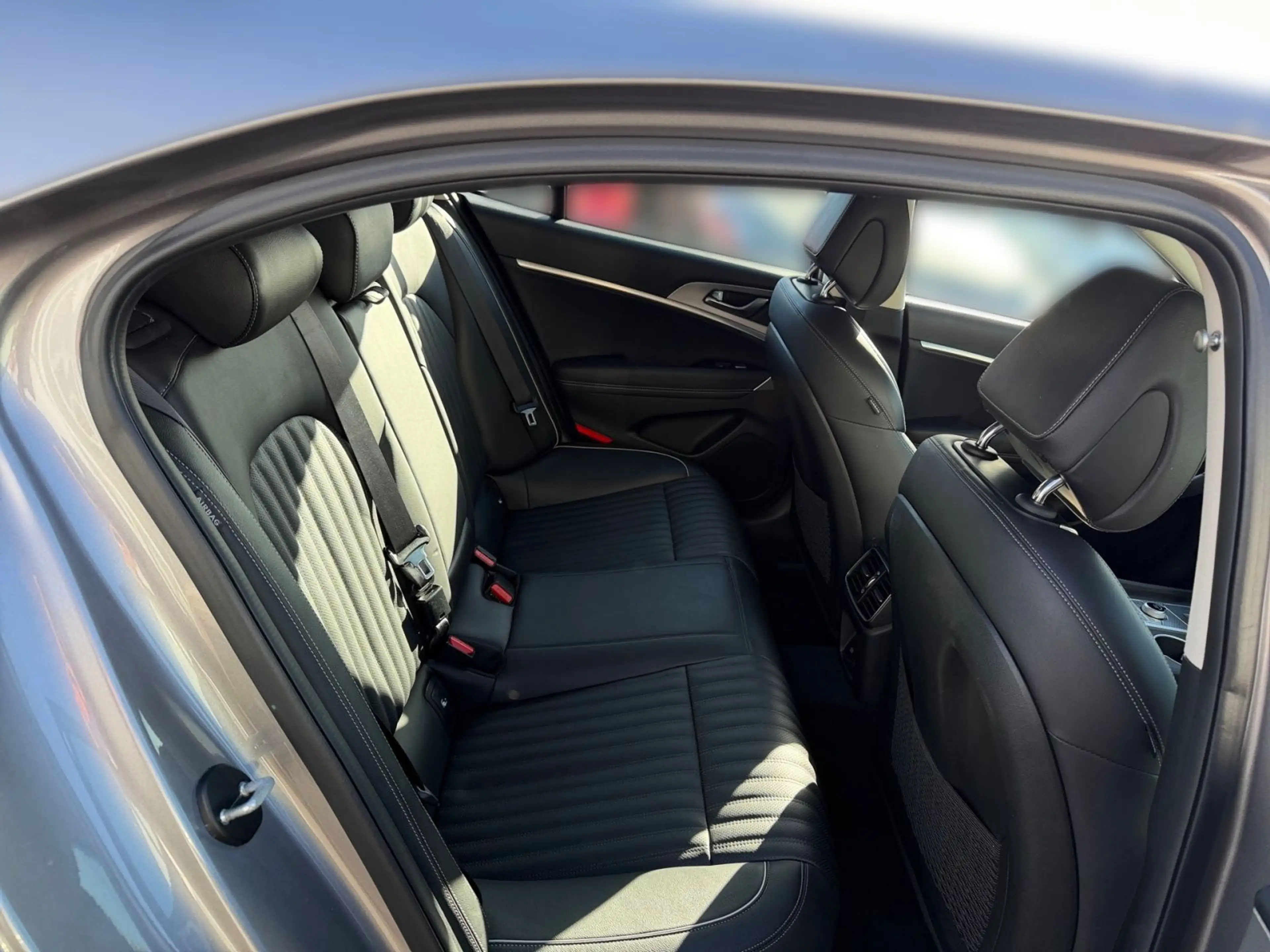 Genesis G70 Shooting Brake 2.0 T-GDi Shooting Brake Spor — photo 13