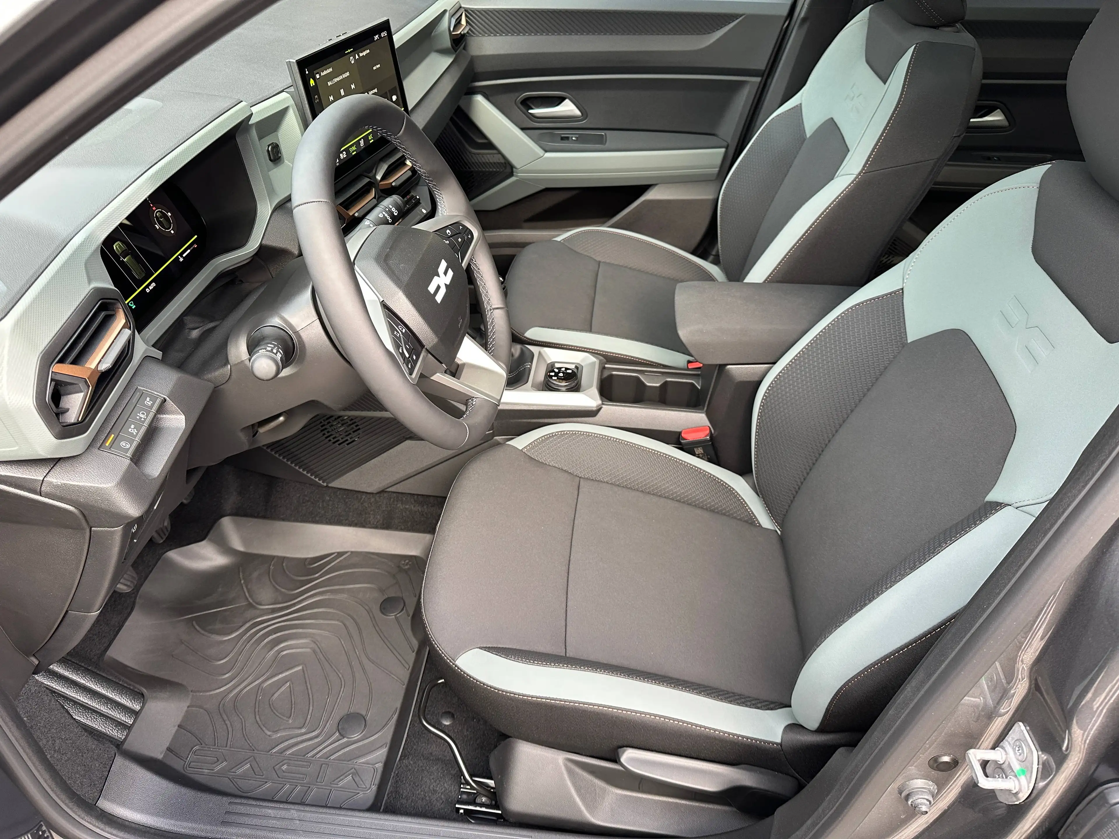 Dacia Bigster Bigster TCe 130 Extreme 4x4 /NAVI/CAM/360°/SITZHEIZUNG/DACH/KEYLESS/LED/ — photo 7