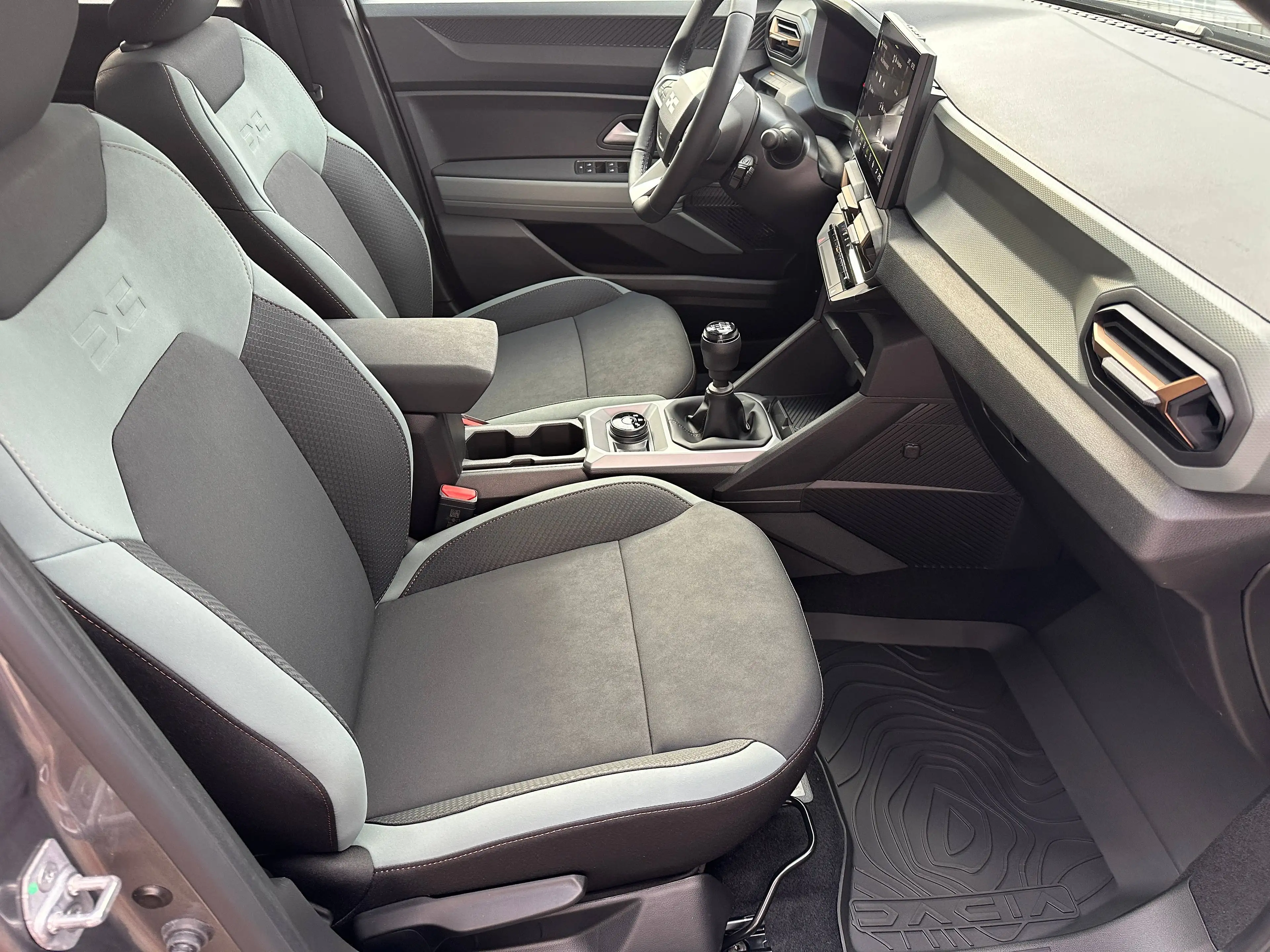Dacia Bigster Bigster TCe 130 Extreme 4x4 /NAVI/CAM/360°/SITZHEIZUNG/DACH/KEYLESS/LED/ — photo 10
