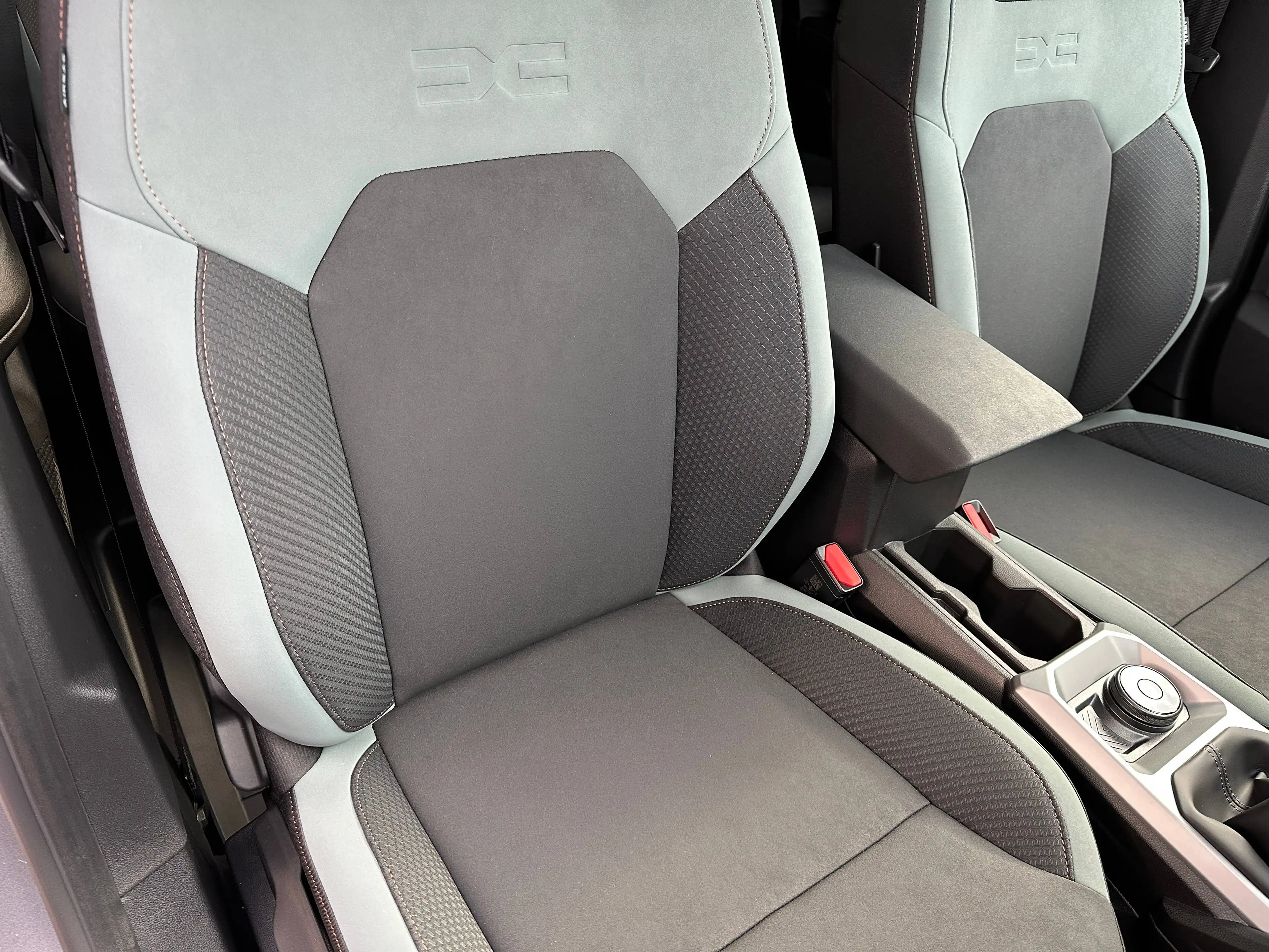 Dacia Bigster Bigster TCe 130 Extreme 4x4 /NAVI/CAM/360°/SITZHEIZUNG/DACH/KEYLESS/LED/ — photo 11