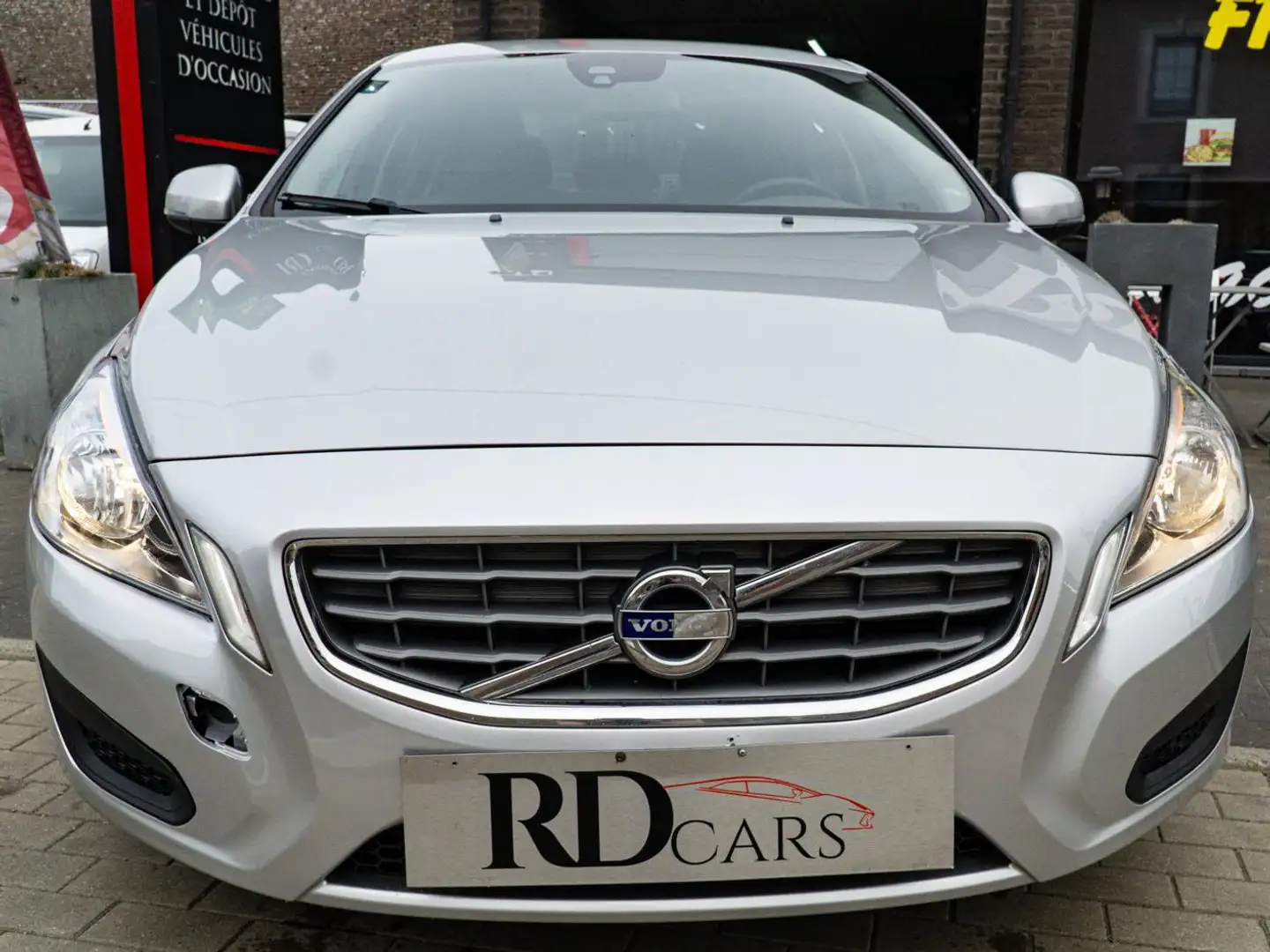 Volvo S60 1.6 D DRIVe Momentum Start/Stop*CLIMA*CRUISE*NAVIG Grijs - 2