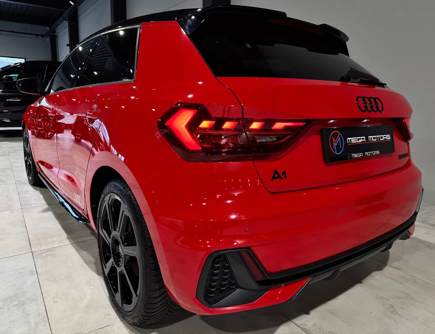 Audi A1 30 TFSi 116CV AUTO 3x S-LiNE" +SHADOW PACK COCKPiT Rood - 2