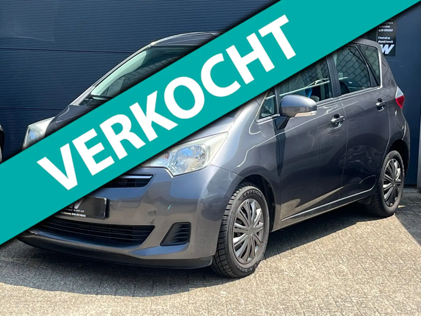 Toyota Verso-S 1.3 VVT-i Comfort 5 deurs trekhaak airco Gris - 1