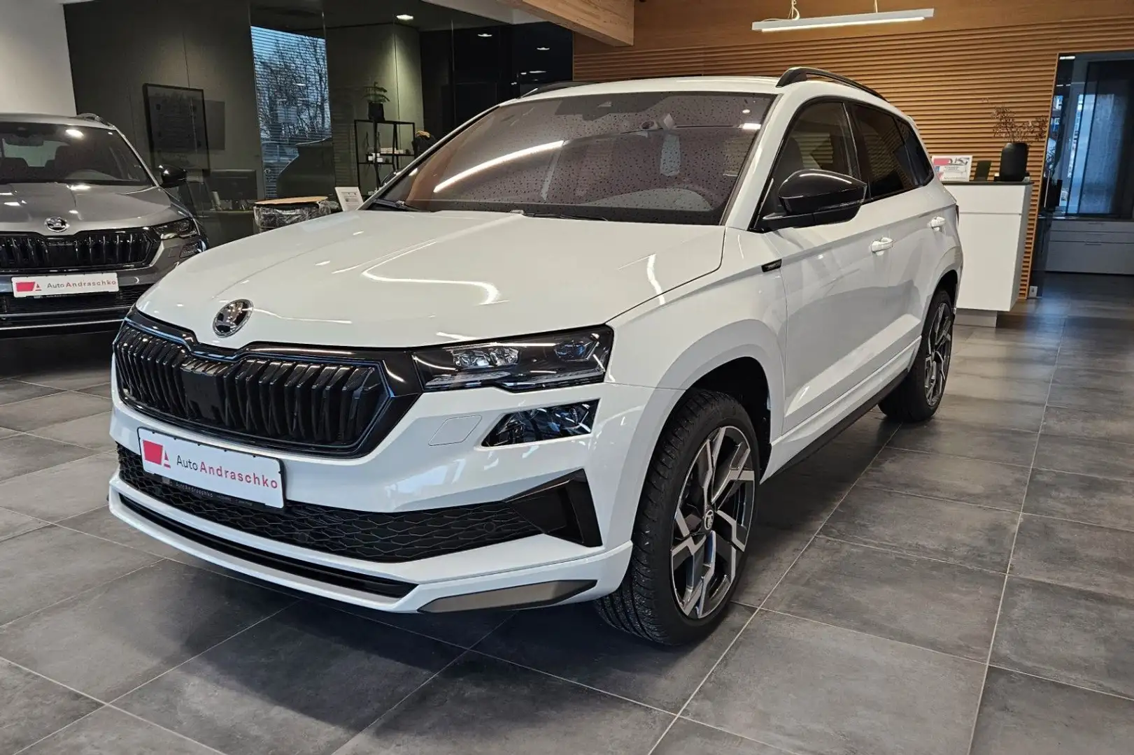 Skoda Karoq 2.0 TSI DSG 4x4 Sportline AHK 19 ACC 5JGAR Weiß - 1