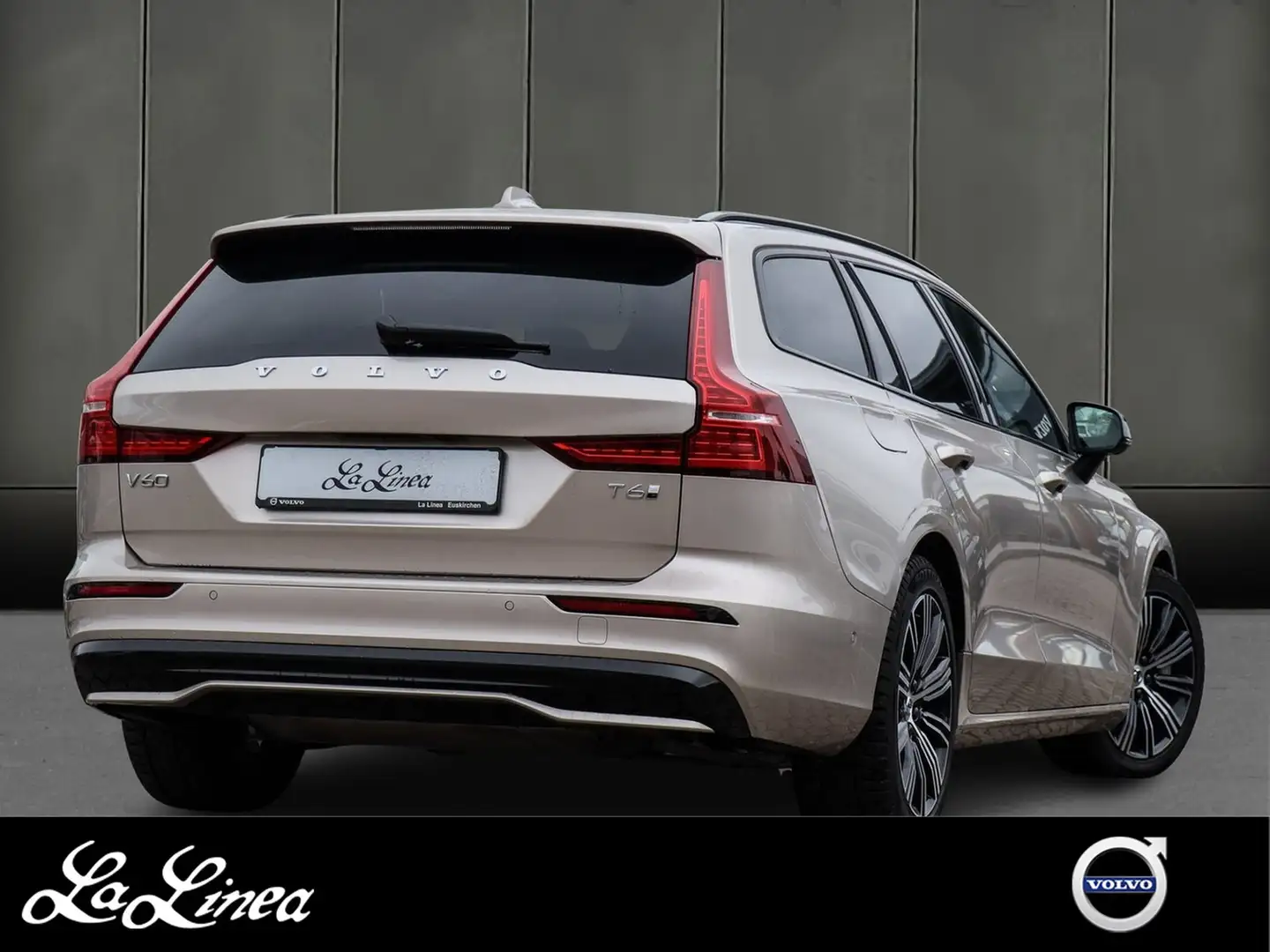Volvo V60 T6 Recharge AWD Plus Dark NP:71.440,-//HU/360°K... Argento - 2