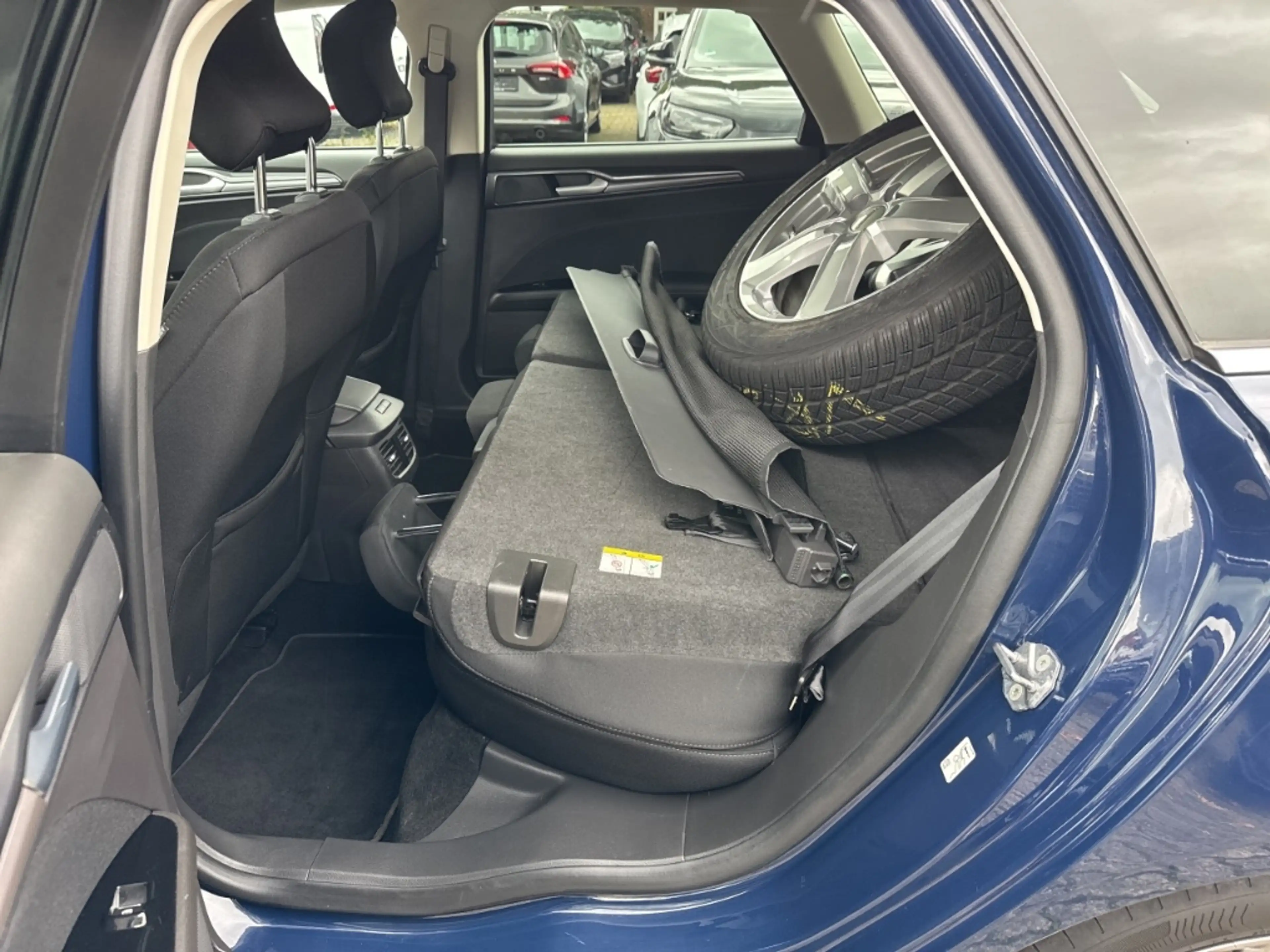 Ford Mondeo TITANIUM NAVI / AHK / LED / ACC / KAMERA / W-PAKET — photo 14
