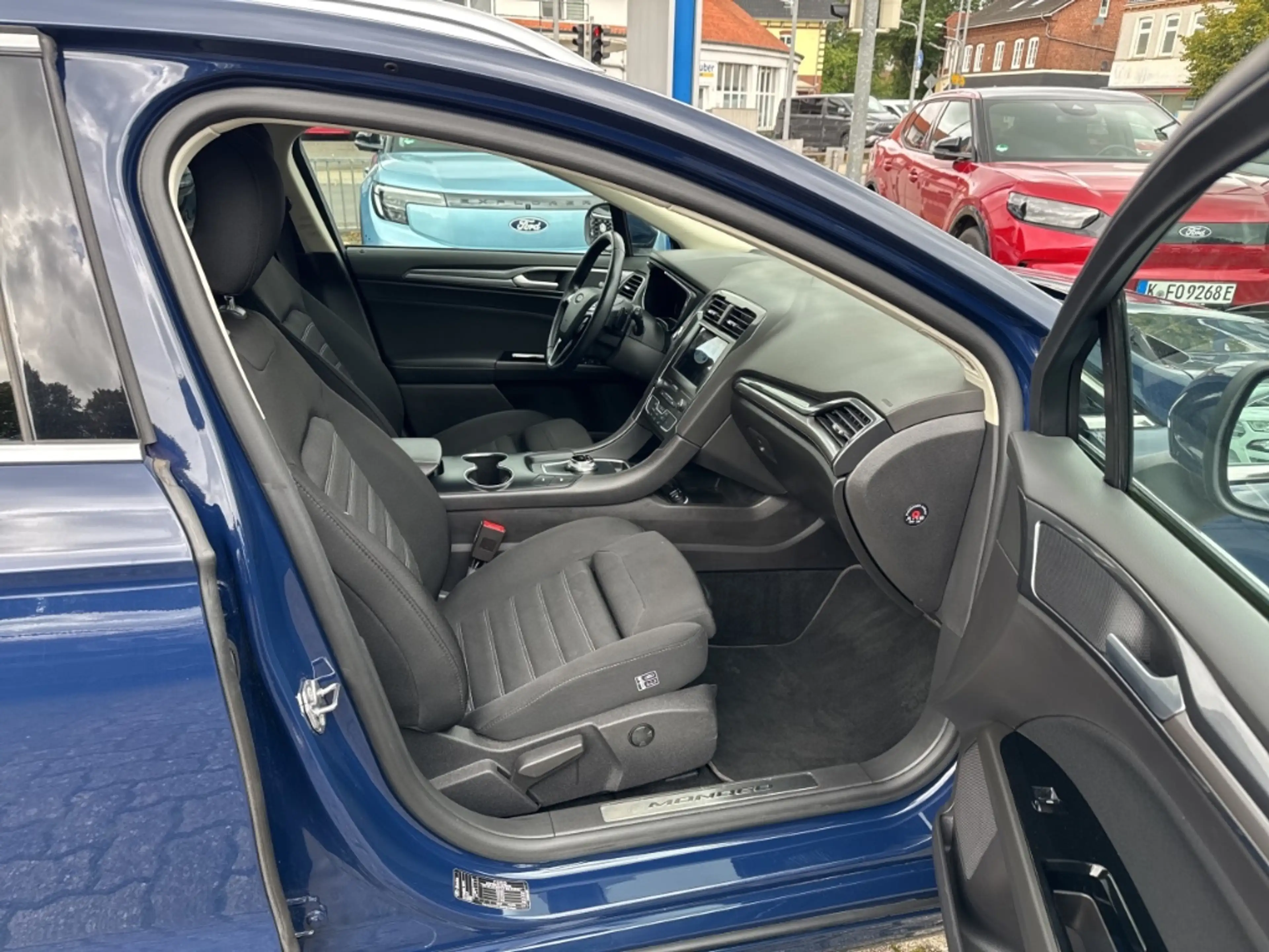 Ford Mondeo TITANIUM NAVI / AHK / LED / ACC / KAMERA / W-PAKET — photo 12