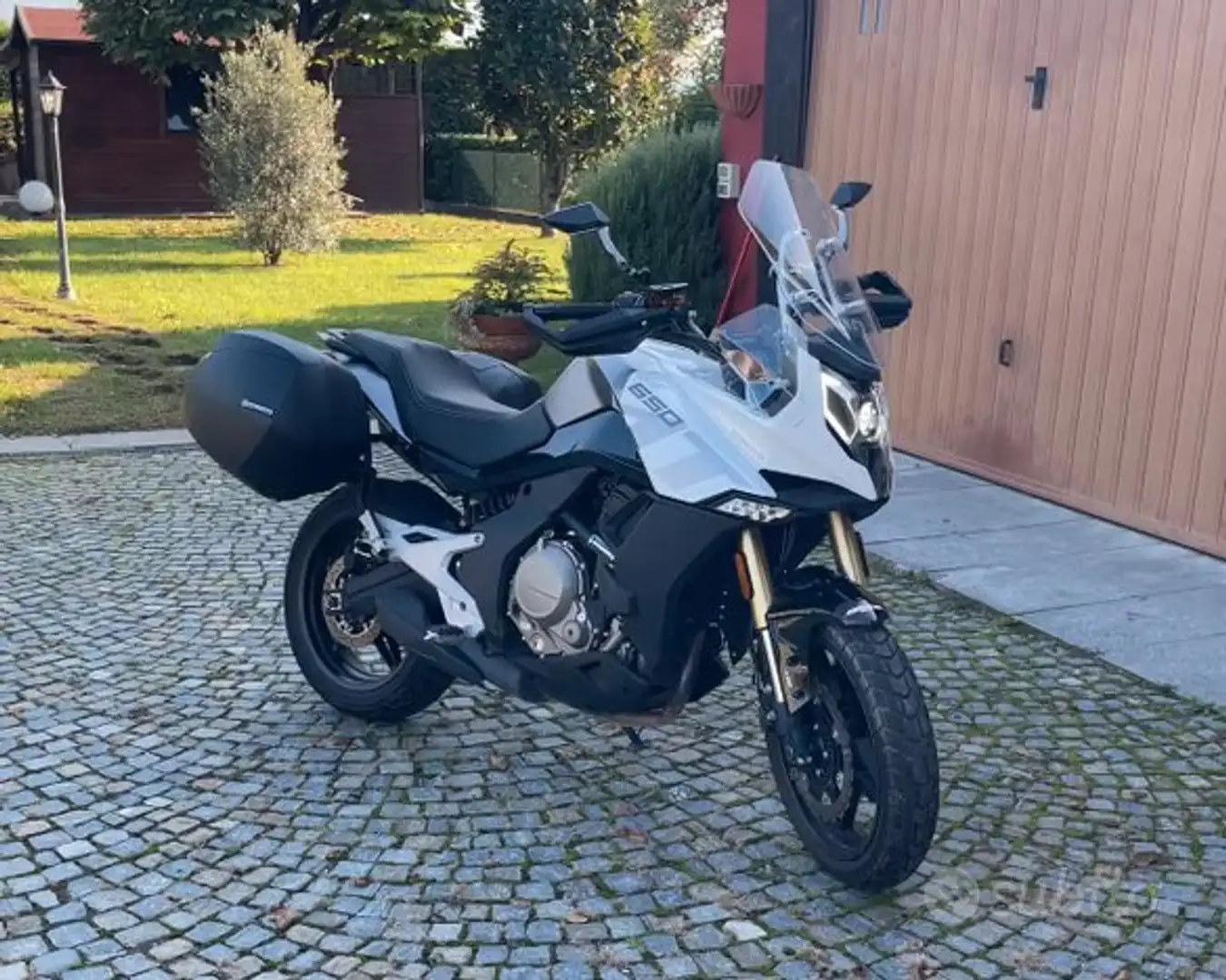 CFMOTO 650 MT Weiß - 1