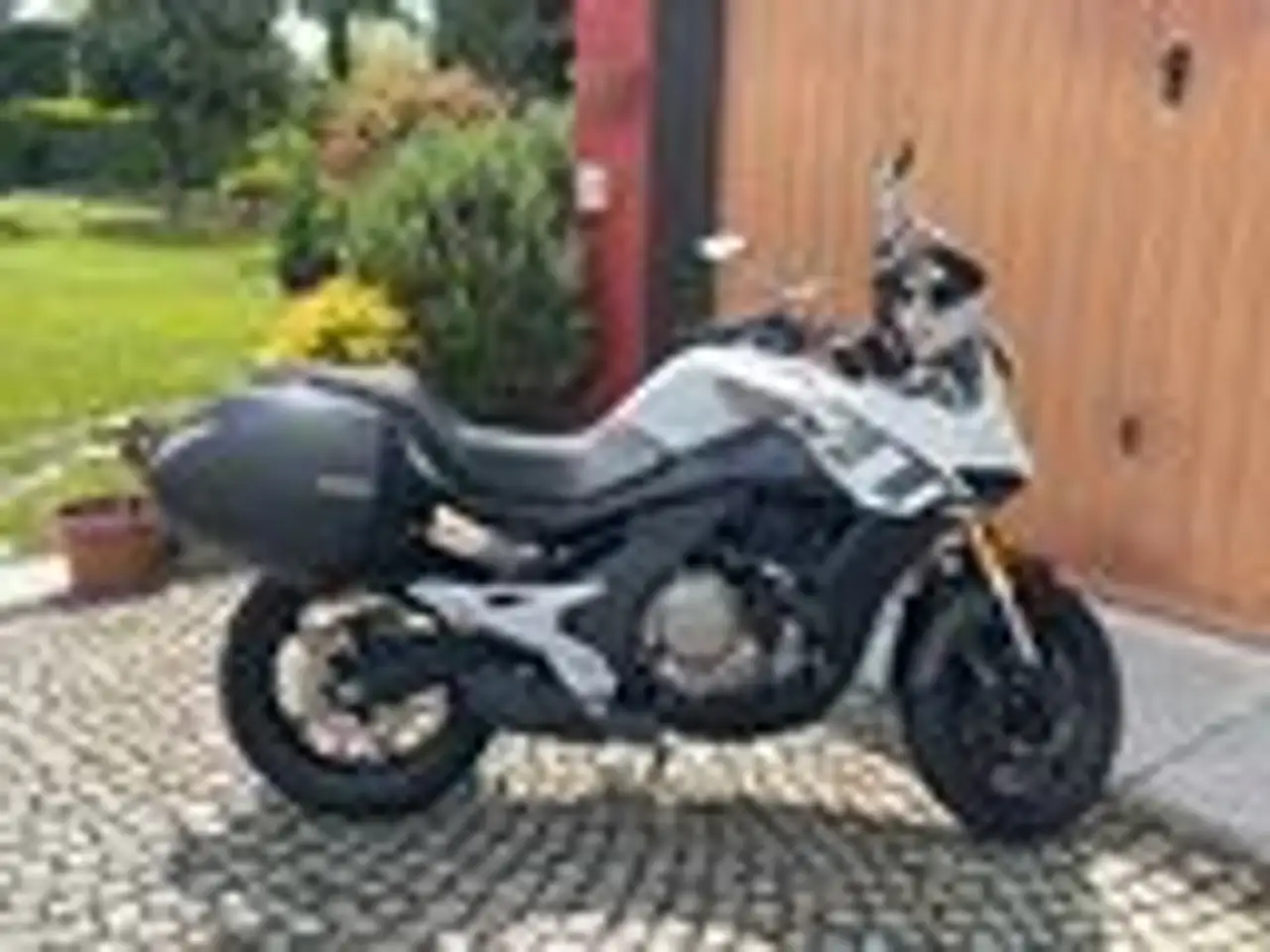 CFMOTO 650 MT Weiß - 2