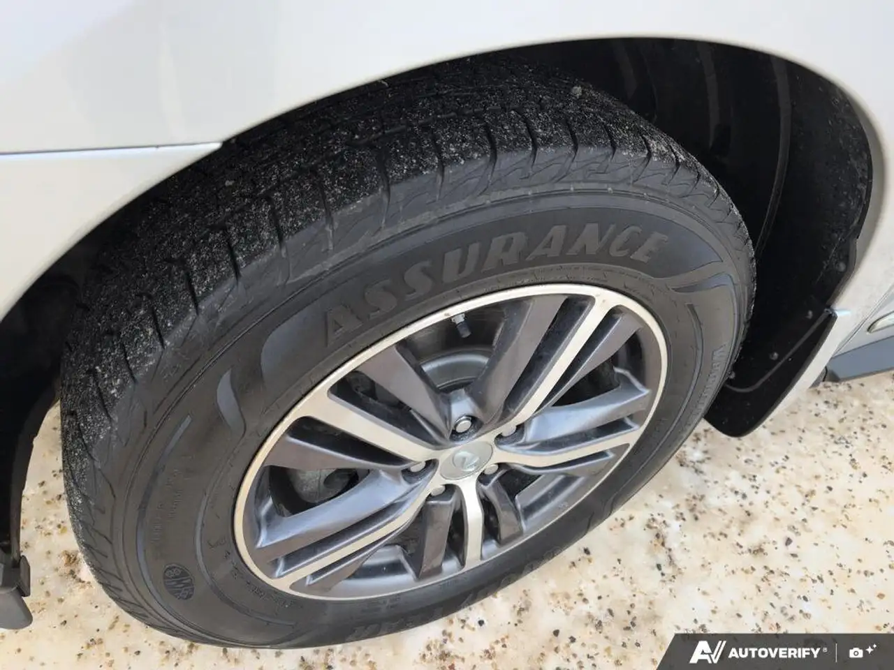 Infiniti QX60 снимка Infiniti QX60