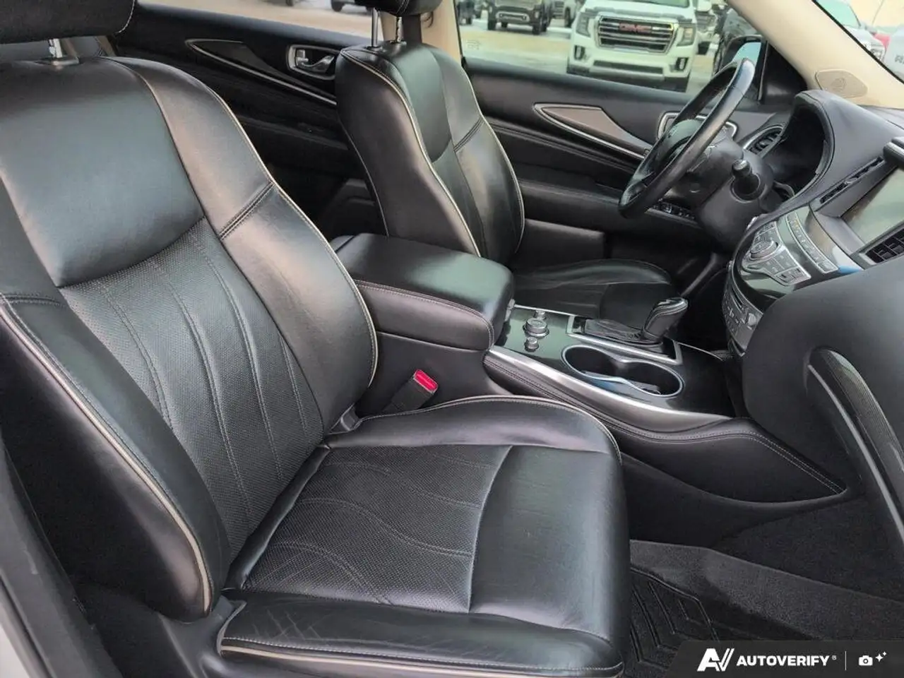 Infiniti QX60 снимка Infiniti QX60