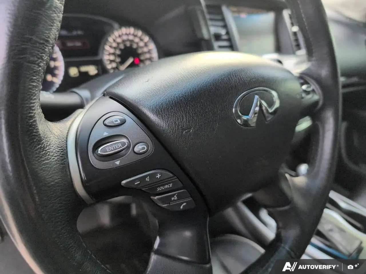 Infiniti QX60 снимка Infiniti QX60