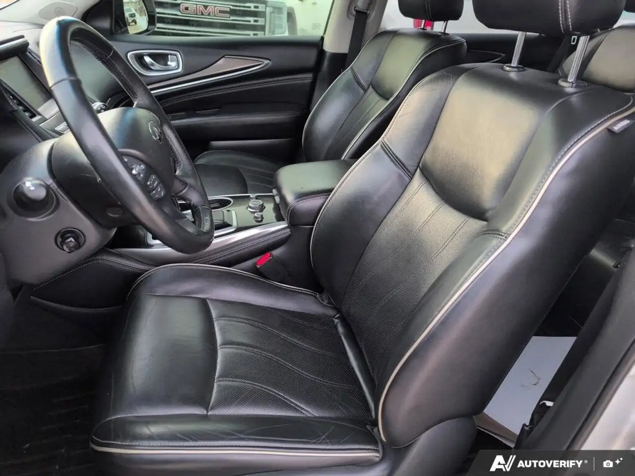 Infiniti QX60 снимка Infiniti QX60
