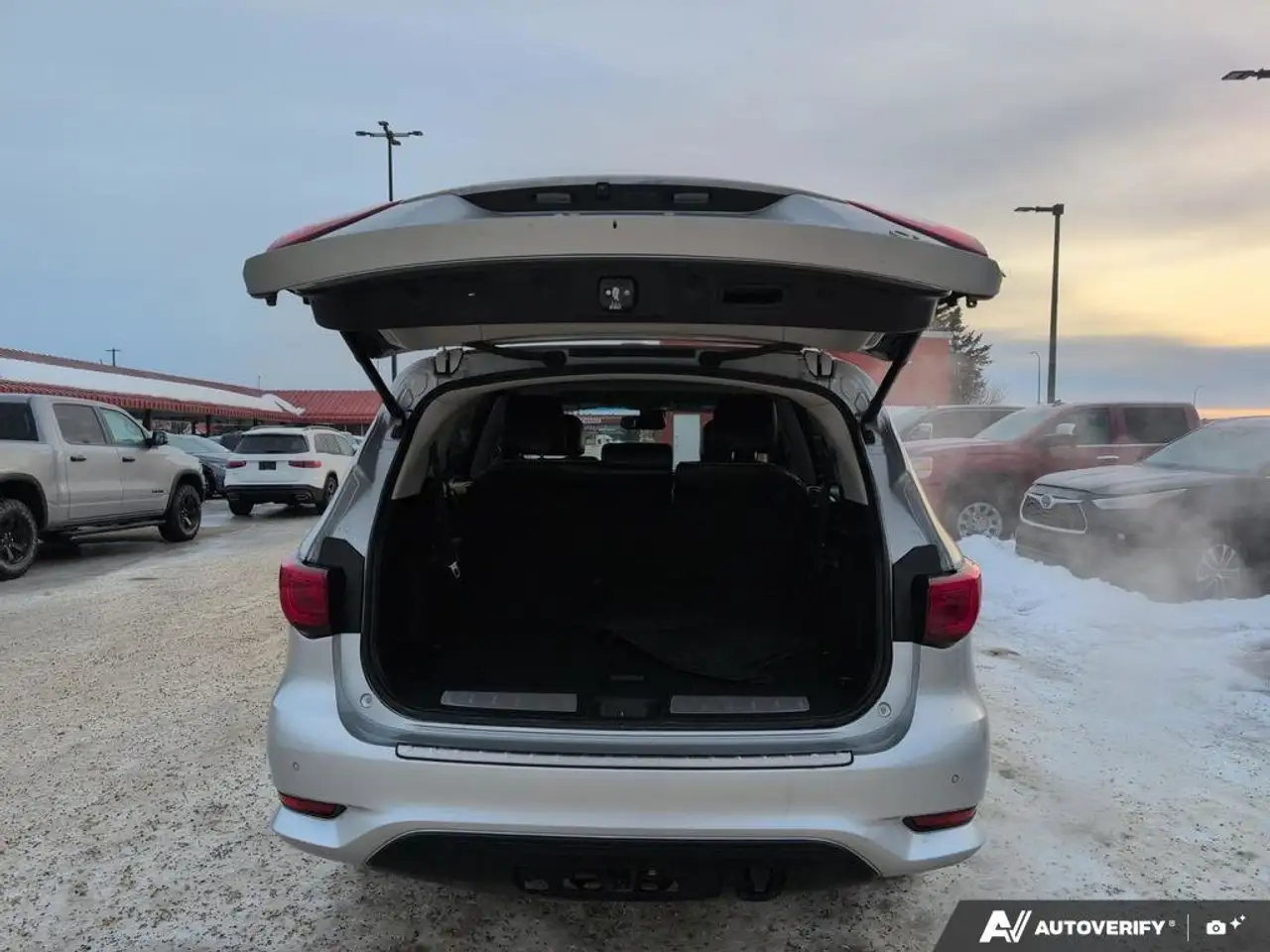 Infiniti QX60 снимка Infiniti QX60