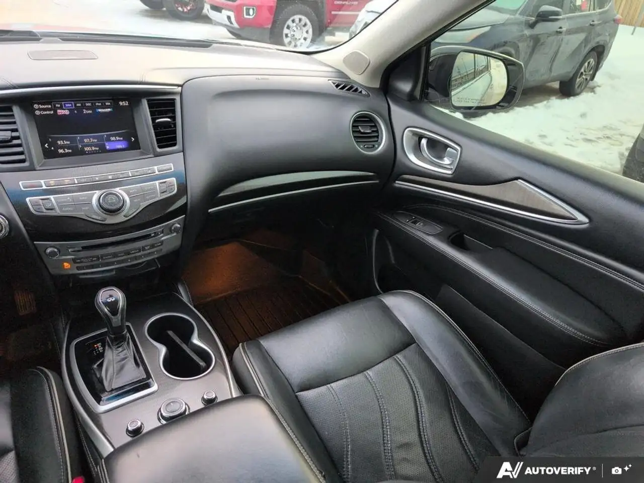 Infiniti QX60 снимка Infiniti QX60
