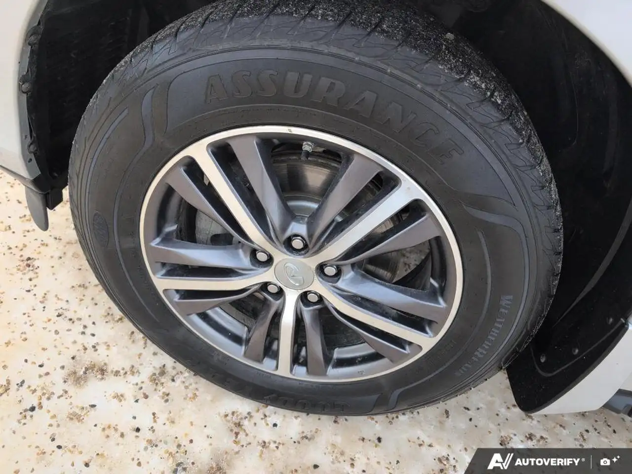 Infiniti QX60 снимка Infiniti QX60