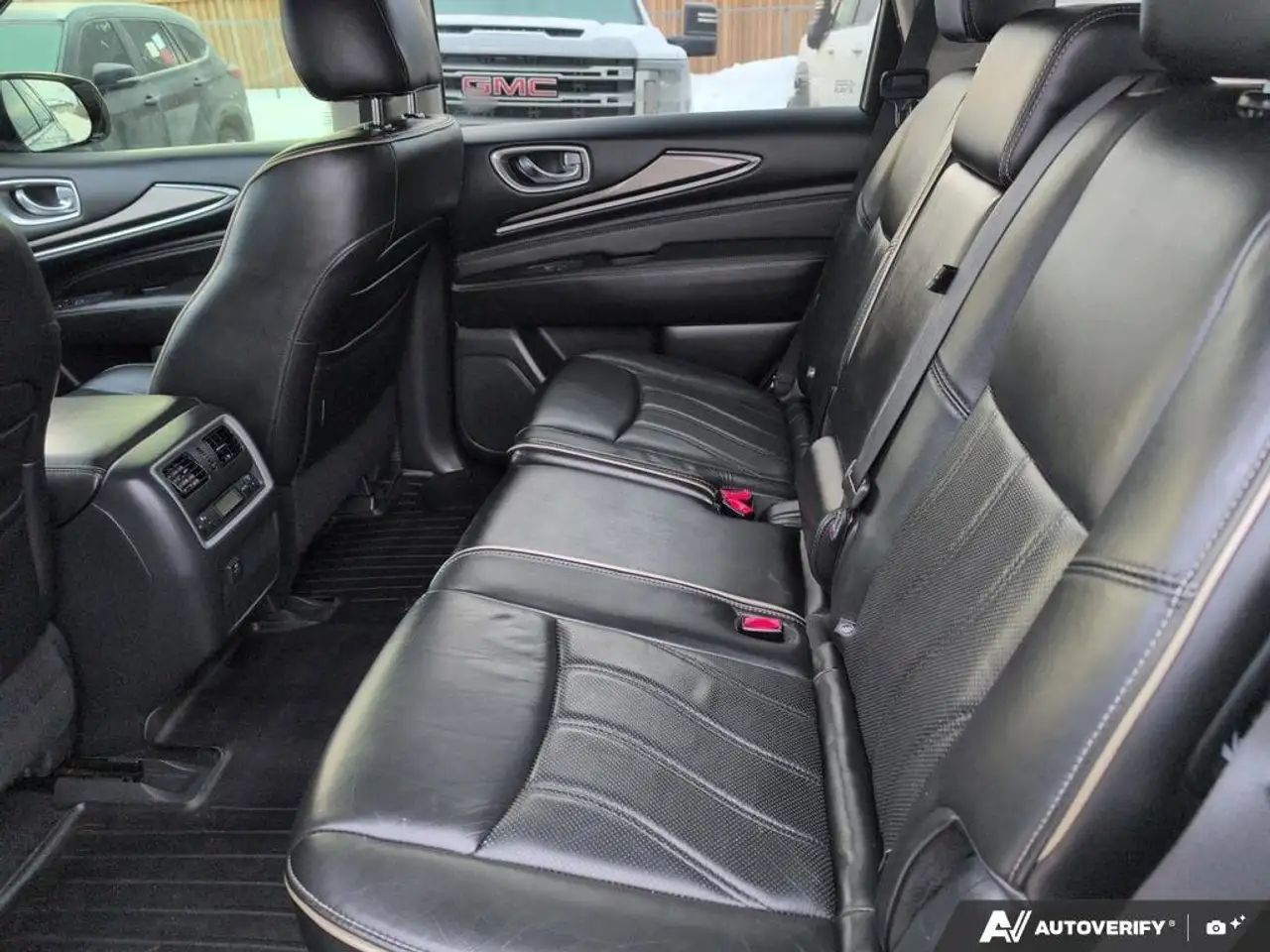 Infiniti QX60 снимка Infiniti QX60