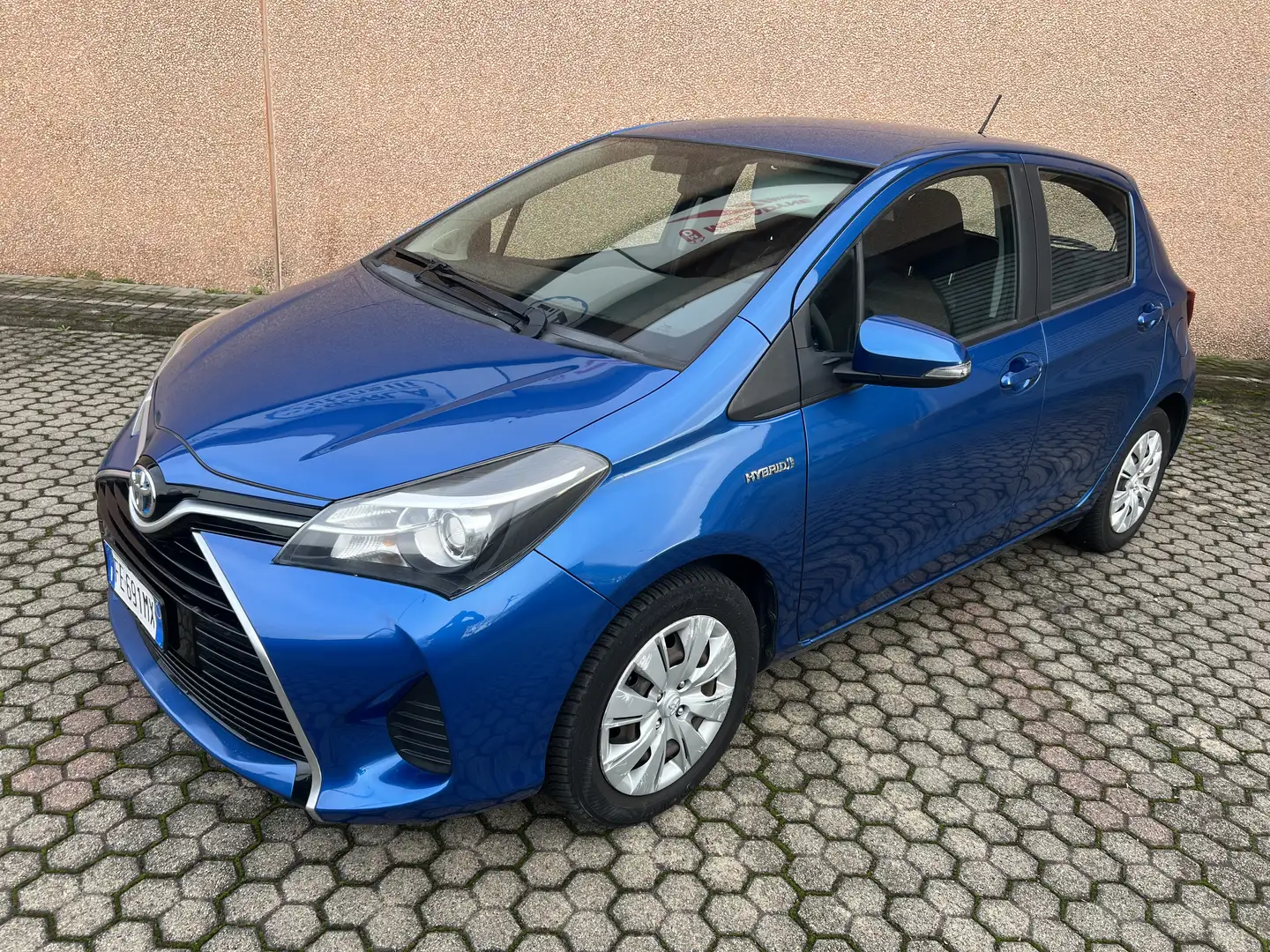 Toyota Yaris III 2015 5p 1.5 hybrid Active Blu/Azzurro - 1