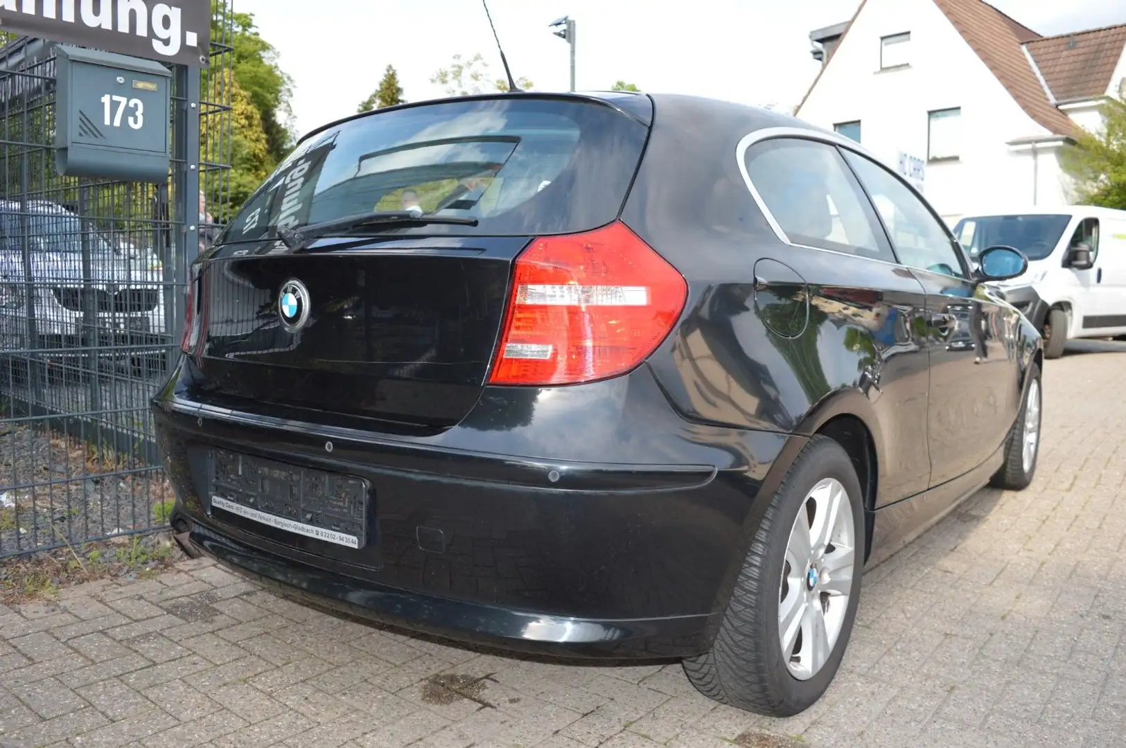 BMW 118 Baureihe 1 Lim. 118i, Schwarz - 2