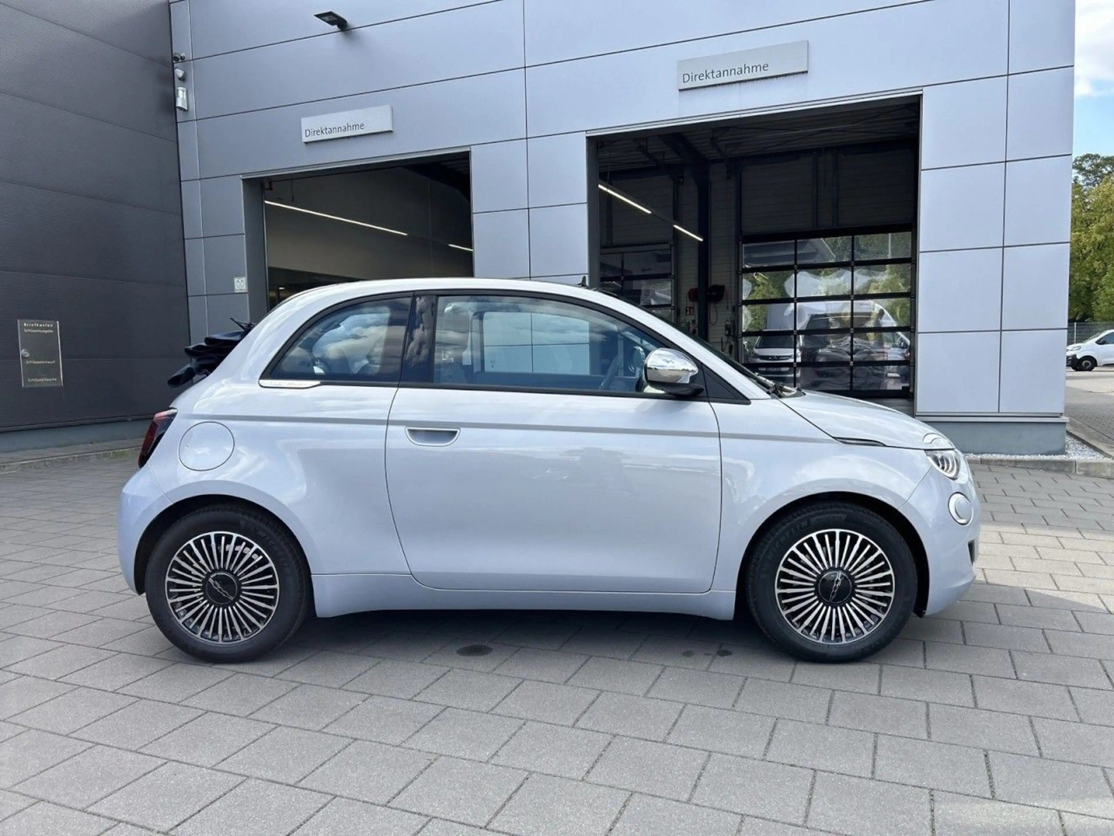 Fiat 500C Hybrid Dolcevita — photo 4