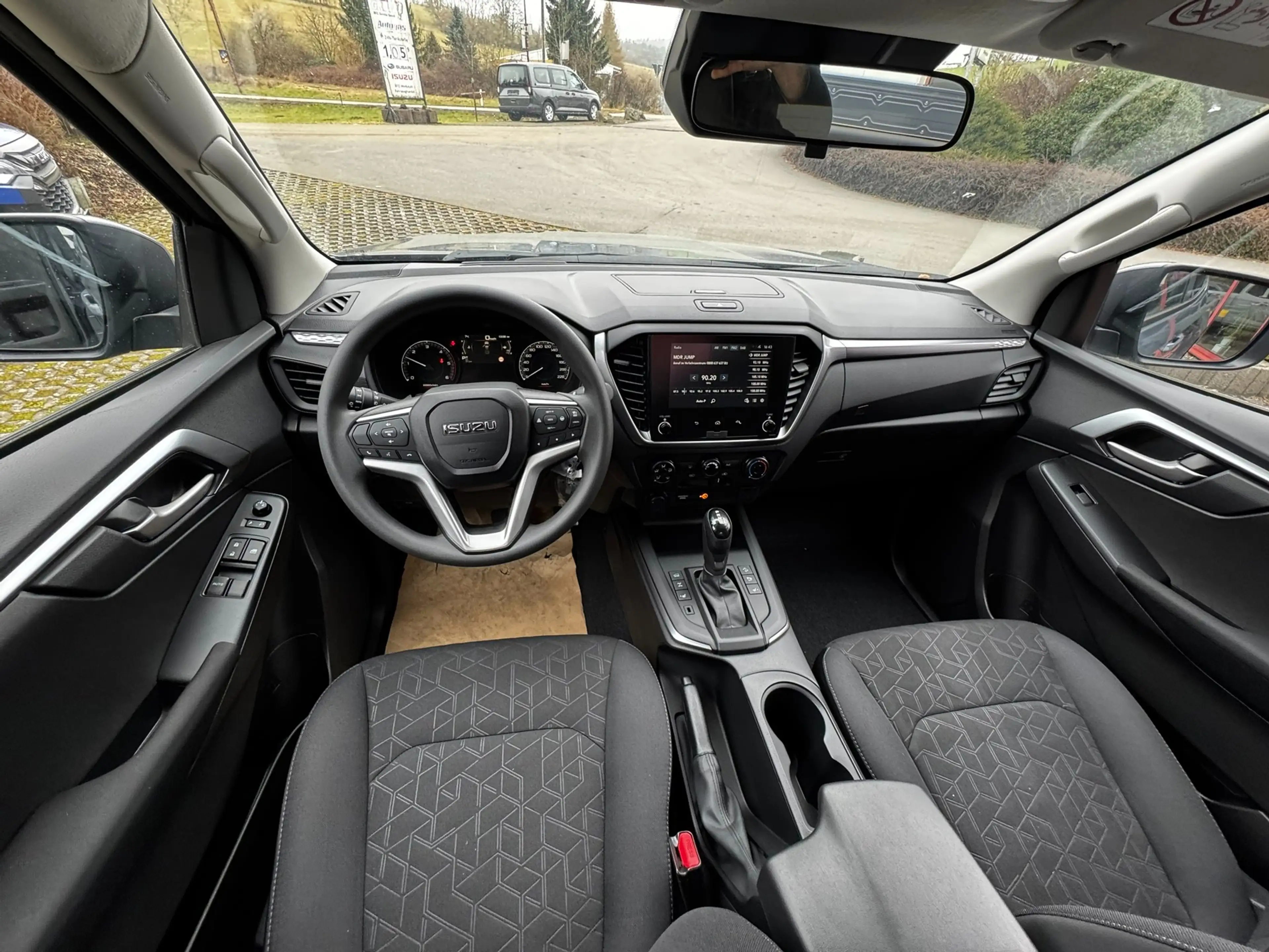 Isuzu D-Max Space Cab 4WD LS AT Rough Terrain Mode — photo 10