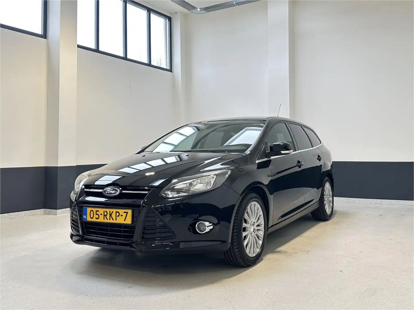 Ford Focus Wagon 1.6 TI-VCT Titanium | Navigatie| Lm velgen | Noir - 2
