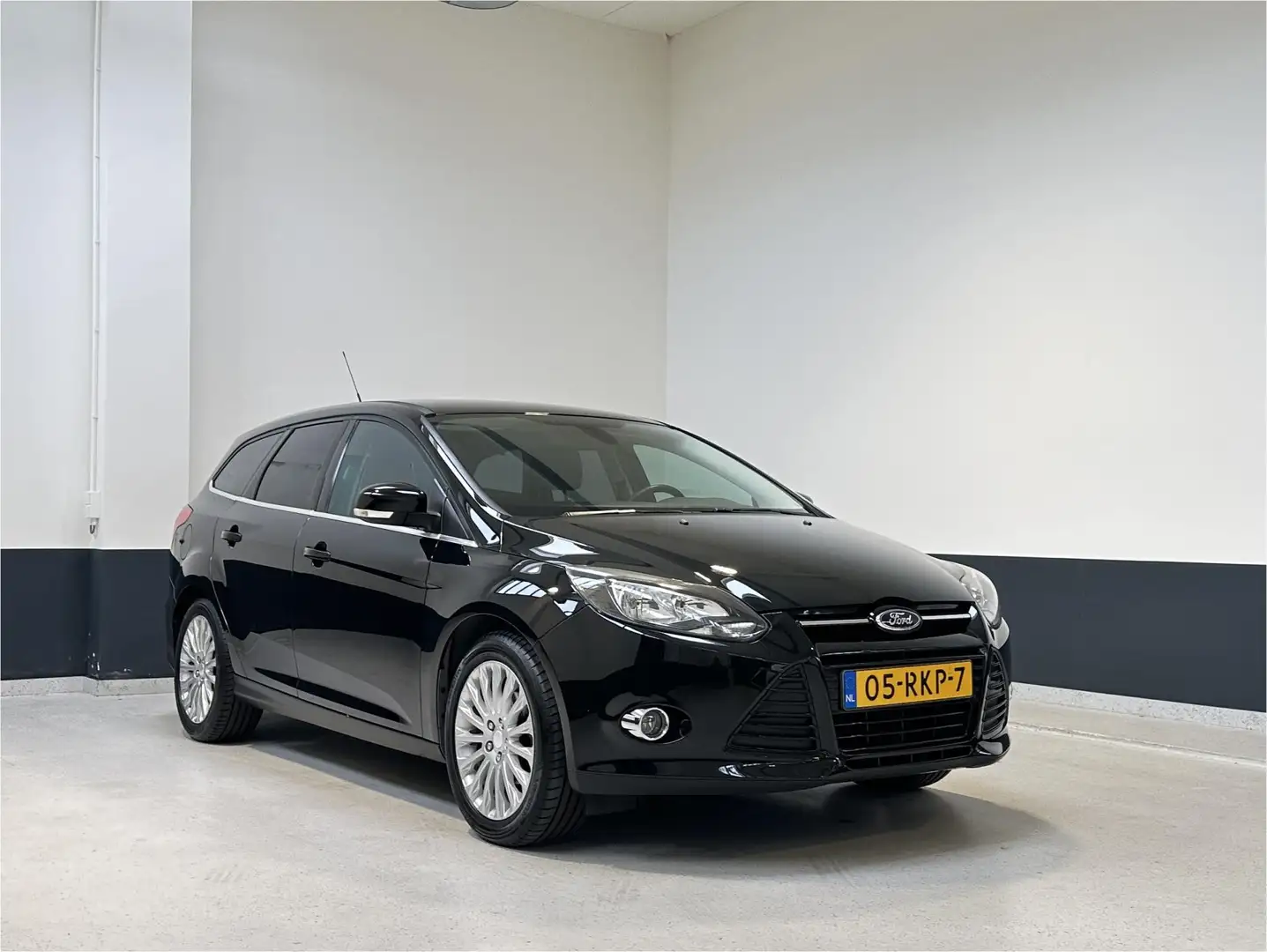Ford Focus Wagon 1.6 TI-VCT Titanium | Navigatie| Lm velgen | Noir - 1
