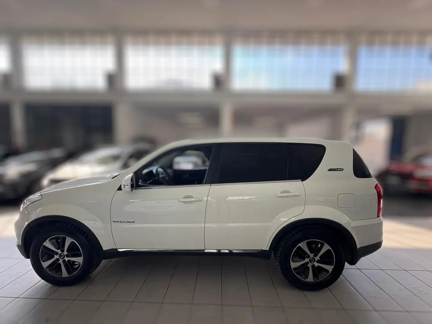 SsangYong Rexton 2.2 Diesel 4WD M/T Plus  - 7 POSTI - GOMME 4 STAG Bílá - 1
