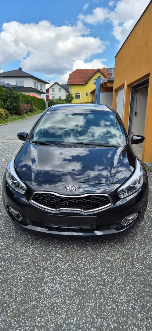 Kia Ceed / cee'd cee'd 1,4 CRDi Silber Silber Fekete - 1