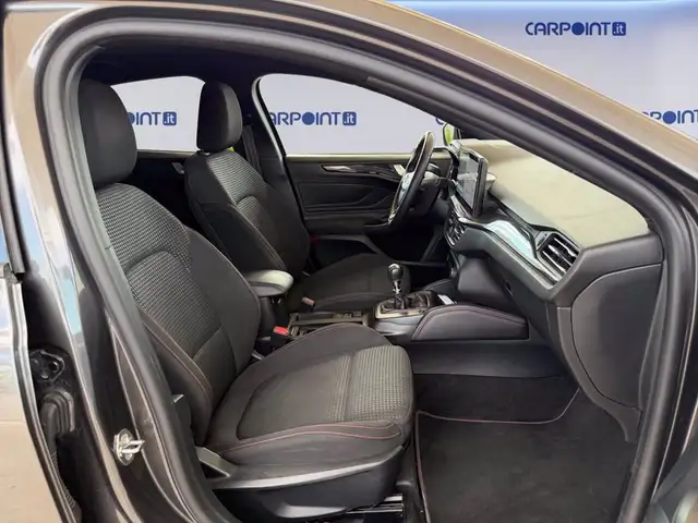 Ford Focus view 15