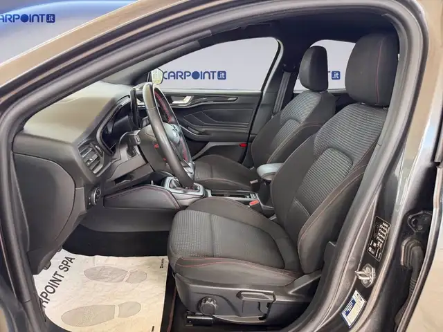 Ford Focus view 9