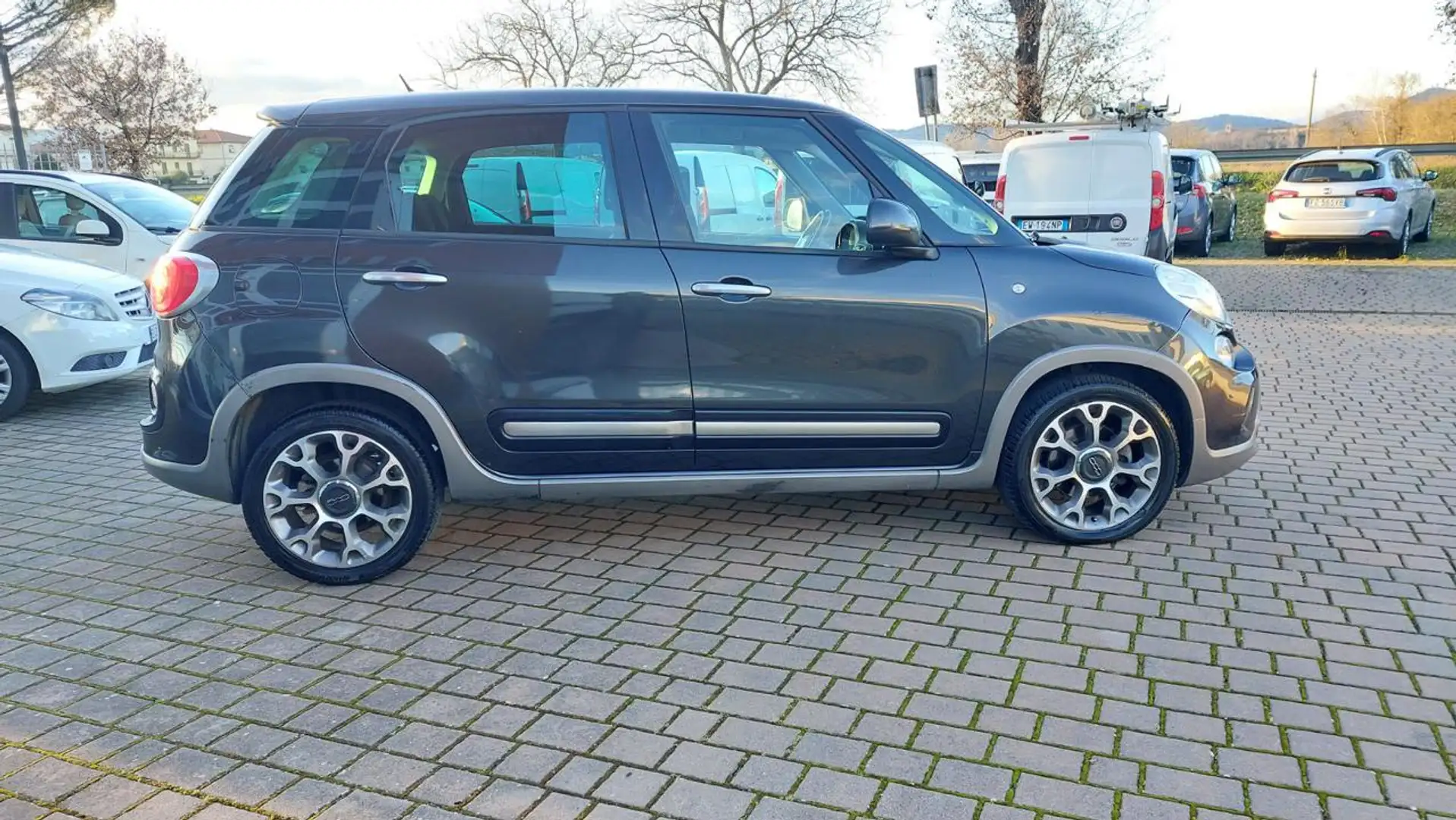 Fiat 500L 1.3 Multijet 85 CV Trekking  Ben Tenuta OKNeop. Grau - 2