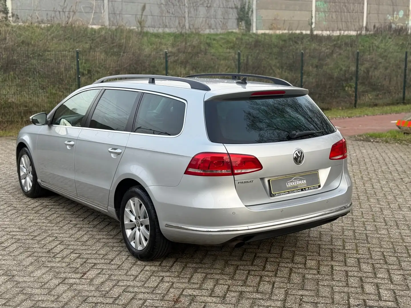 Volkswagen Passat 1.4 TSI Highline DSG I PDC I WEINIG KM I NWE APK I Goud - 2