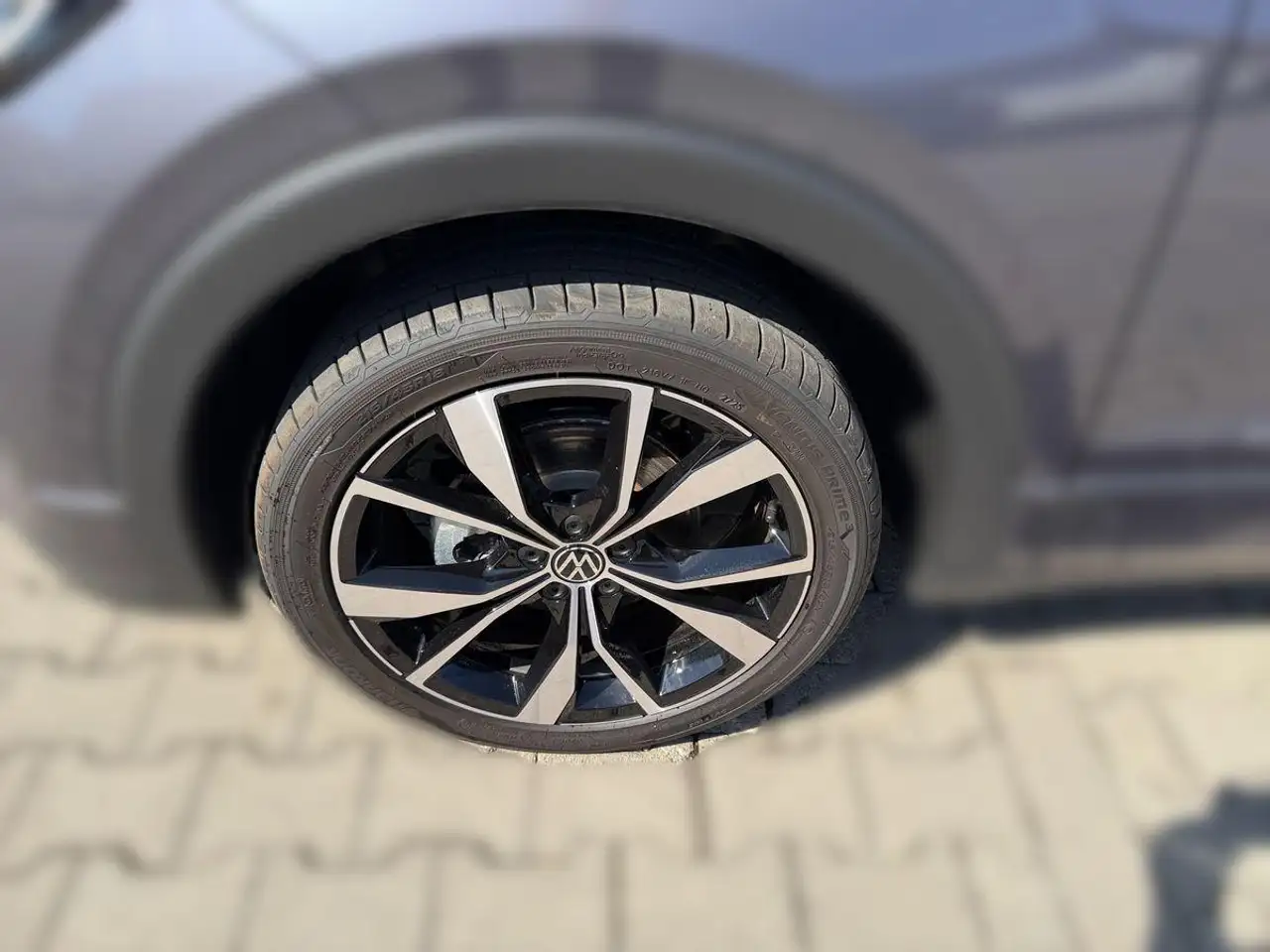 Volkswagen T-Cross R-Line 1.0 TSI DSG *NAVI*IQ-LIGHT*18Zoll 8