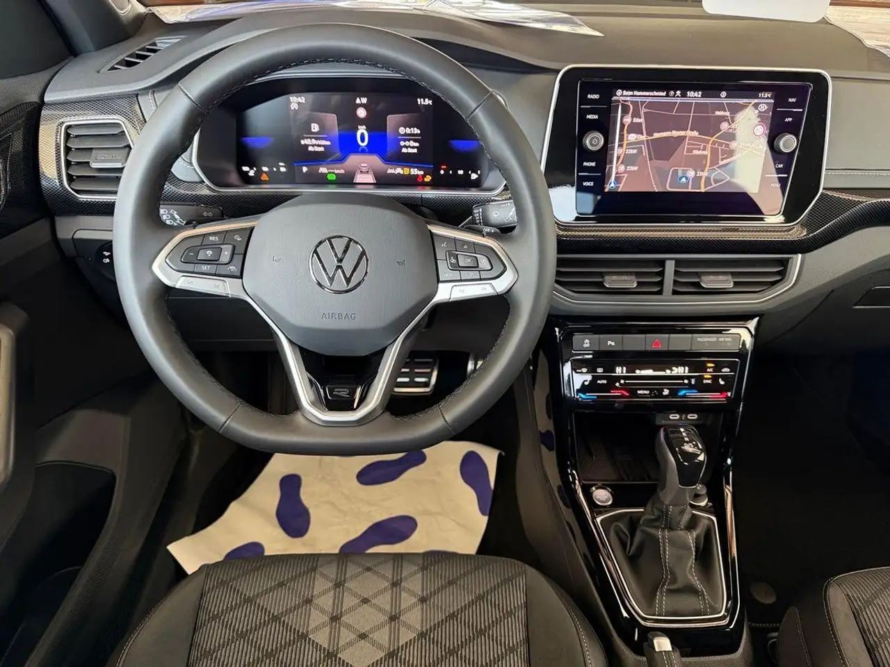 Volkswagen T-Cross R-Line 1.0 TSI DSG *NAVI*IQ-LIGHT*18Zoll 16