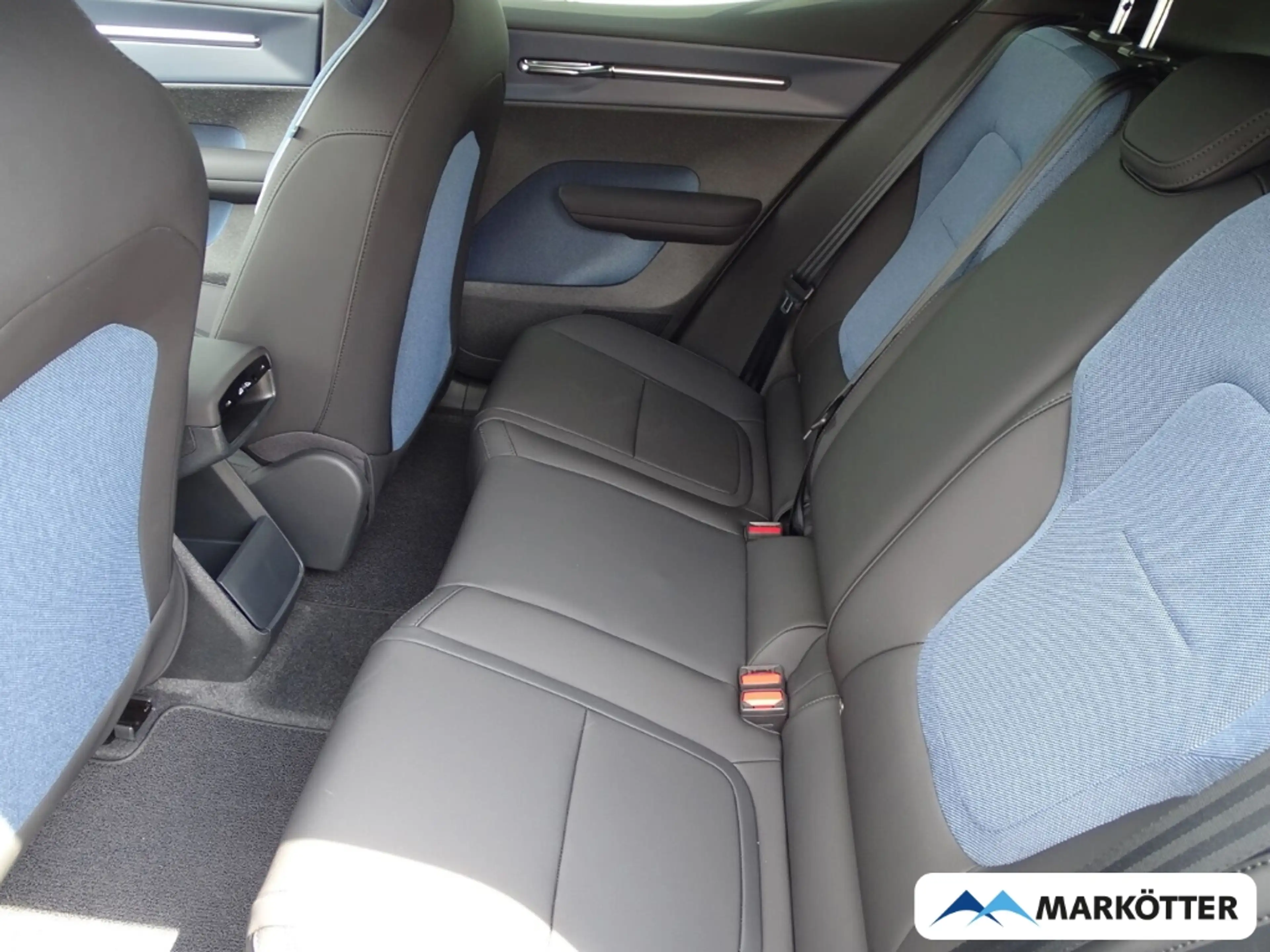 Volvo EX30 Plus P5 Long Range 2WD SHZ/LHZ — photo 7