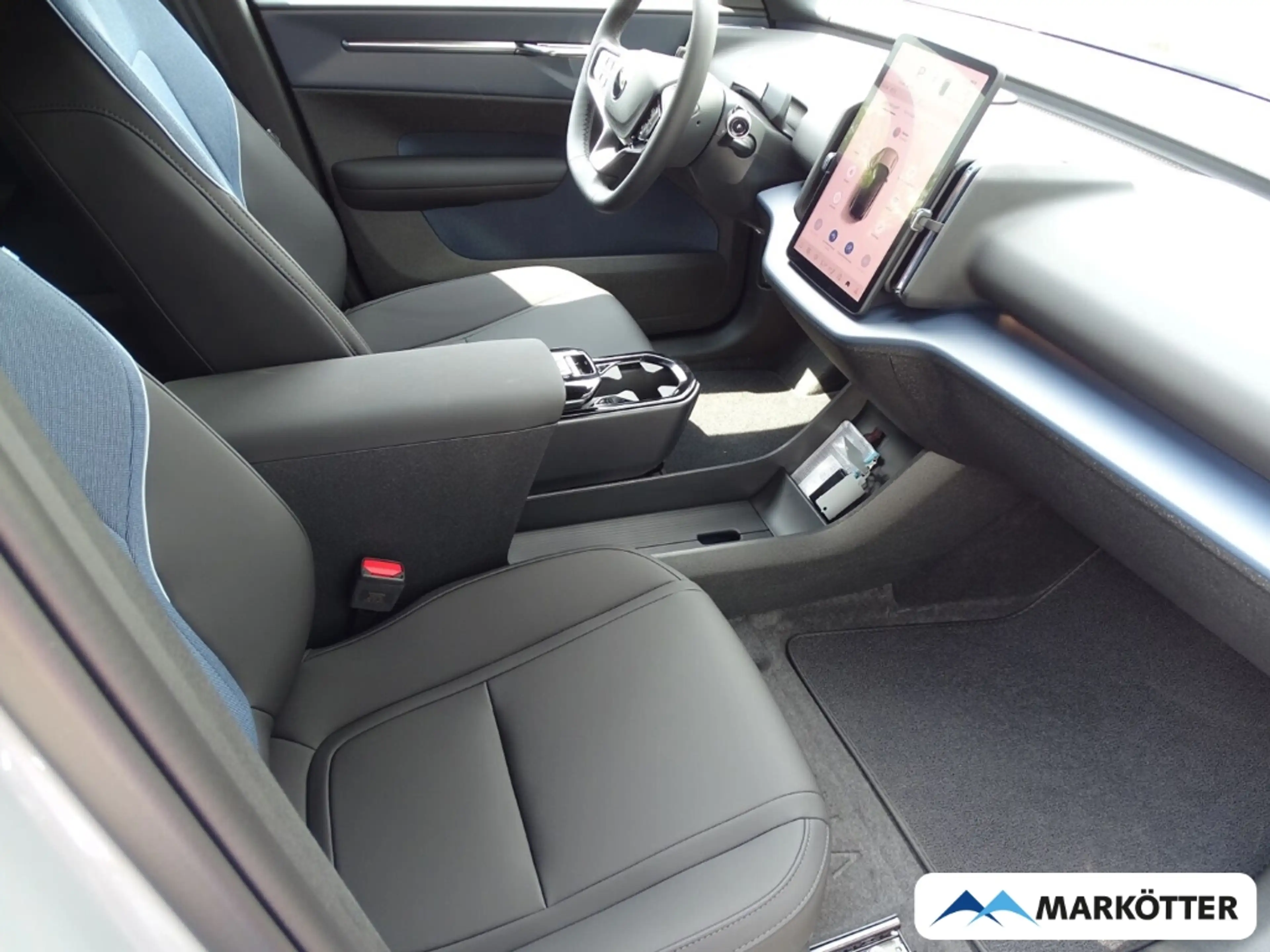 Volvo EX30 Plus P5 Long Range 2WD SHZ/LHZ — photo 10