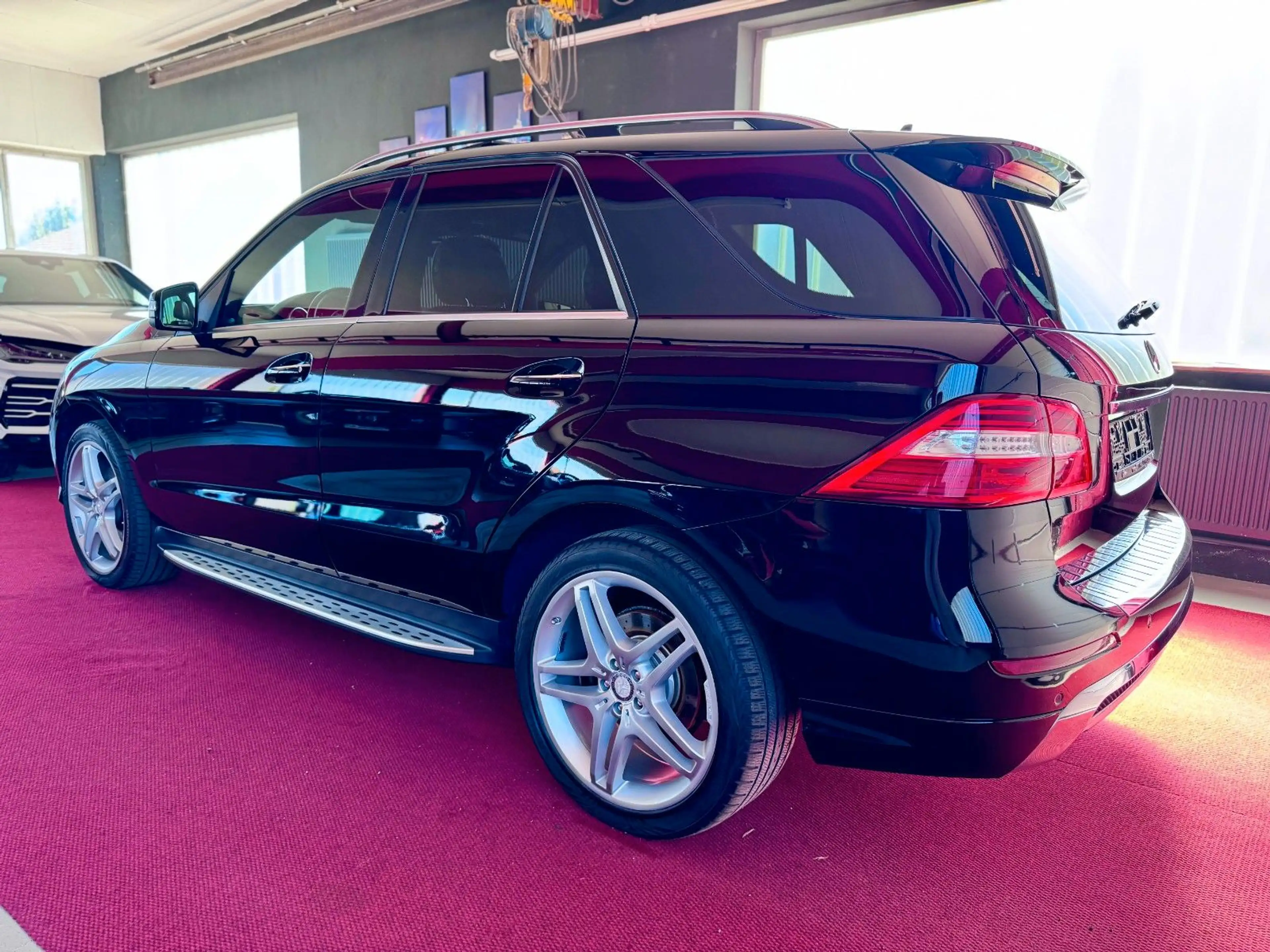 Mercedes-Benz ML 350 CDI AMG Line Offroad AHK Pano Standheiz — photo 9