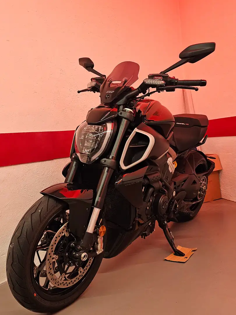 Ducati Diavel V4 Negru - 1
