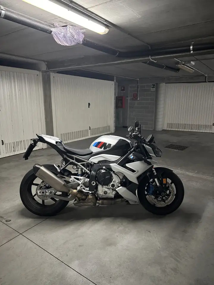 BMW M 1000 R
