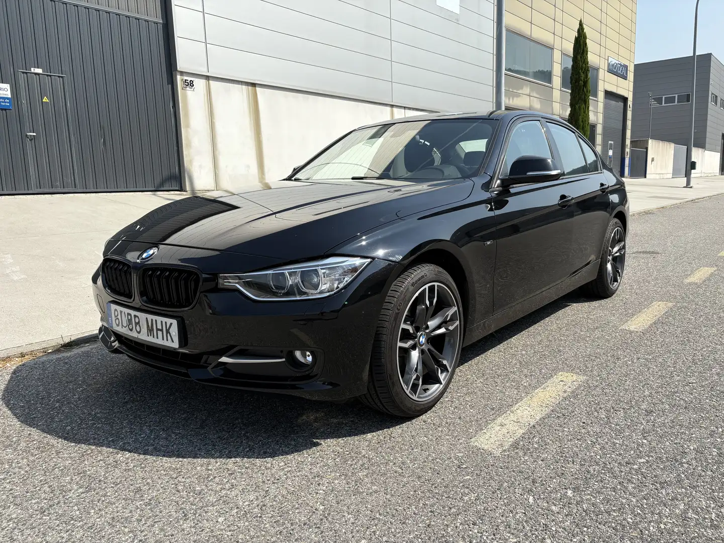 BMW 318 318d Sport - 1
